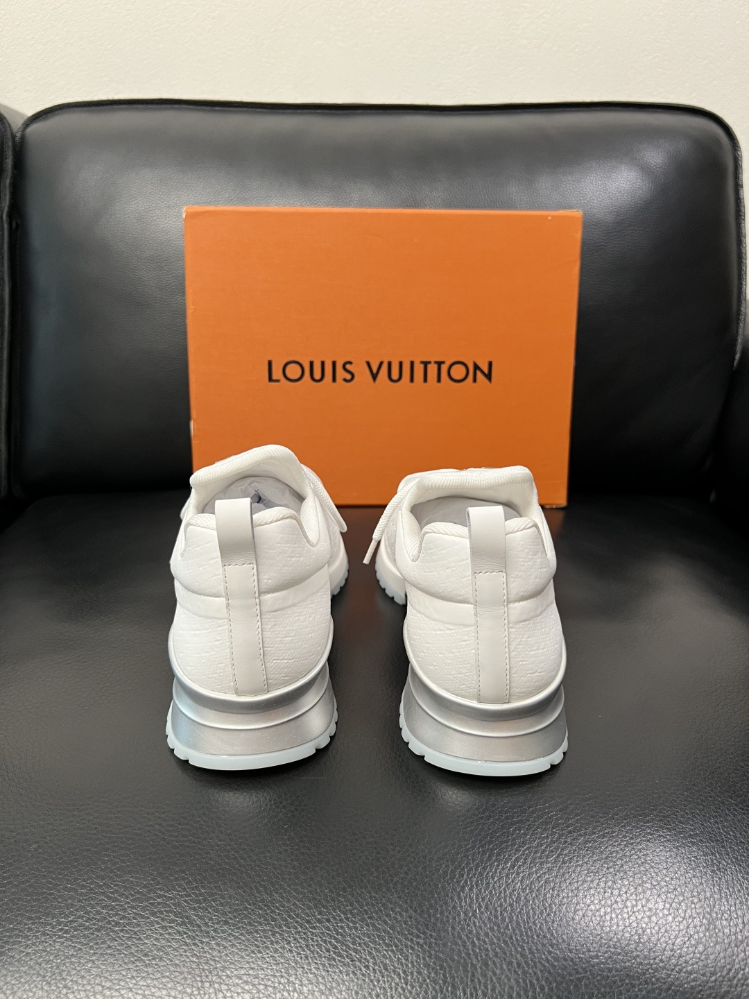 Lv  高品质  顶级工艺品  路易威登，运动板鞋专柜同步，鞋面意大利进口飞织面料，高品质拼接缤纷色彩复