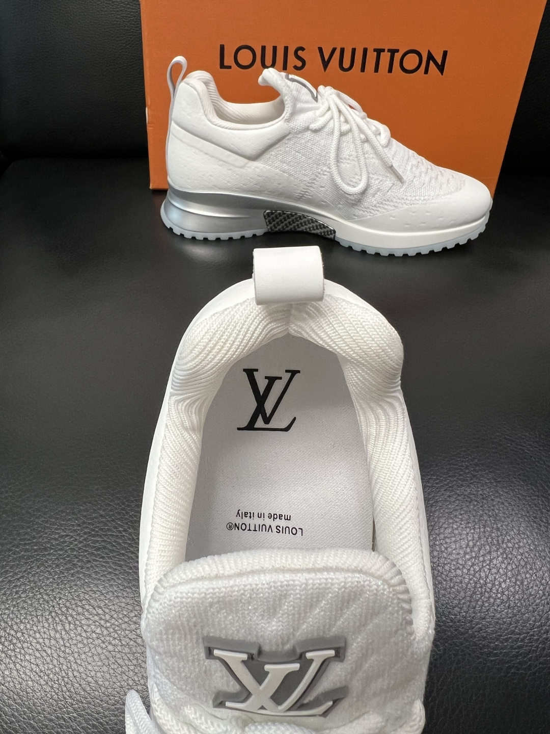 Lv  高品质  顶级工艺品  路易威登，运动板鞋专柜同步，鞋面意大利进口飞织面料，高品质拼接缤纷色彩复