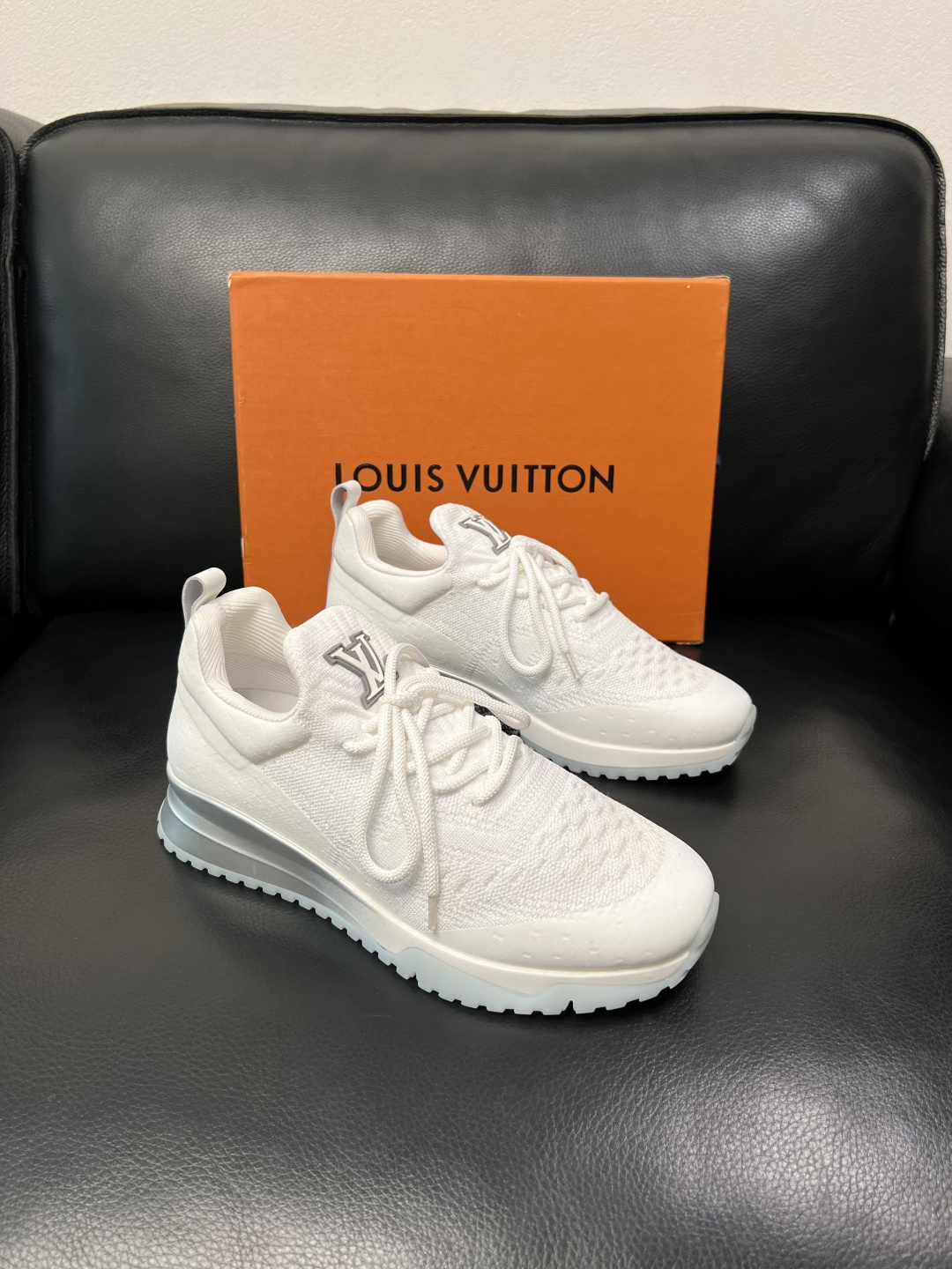 Lv  高品质  顶级工艺品  路易威登，运动板鞋专柜同步，鞋面意大利进口飞织面料，高品质拼接缤纷色彩复