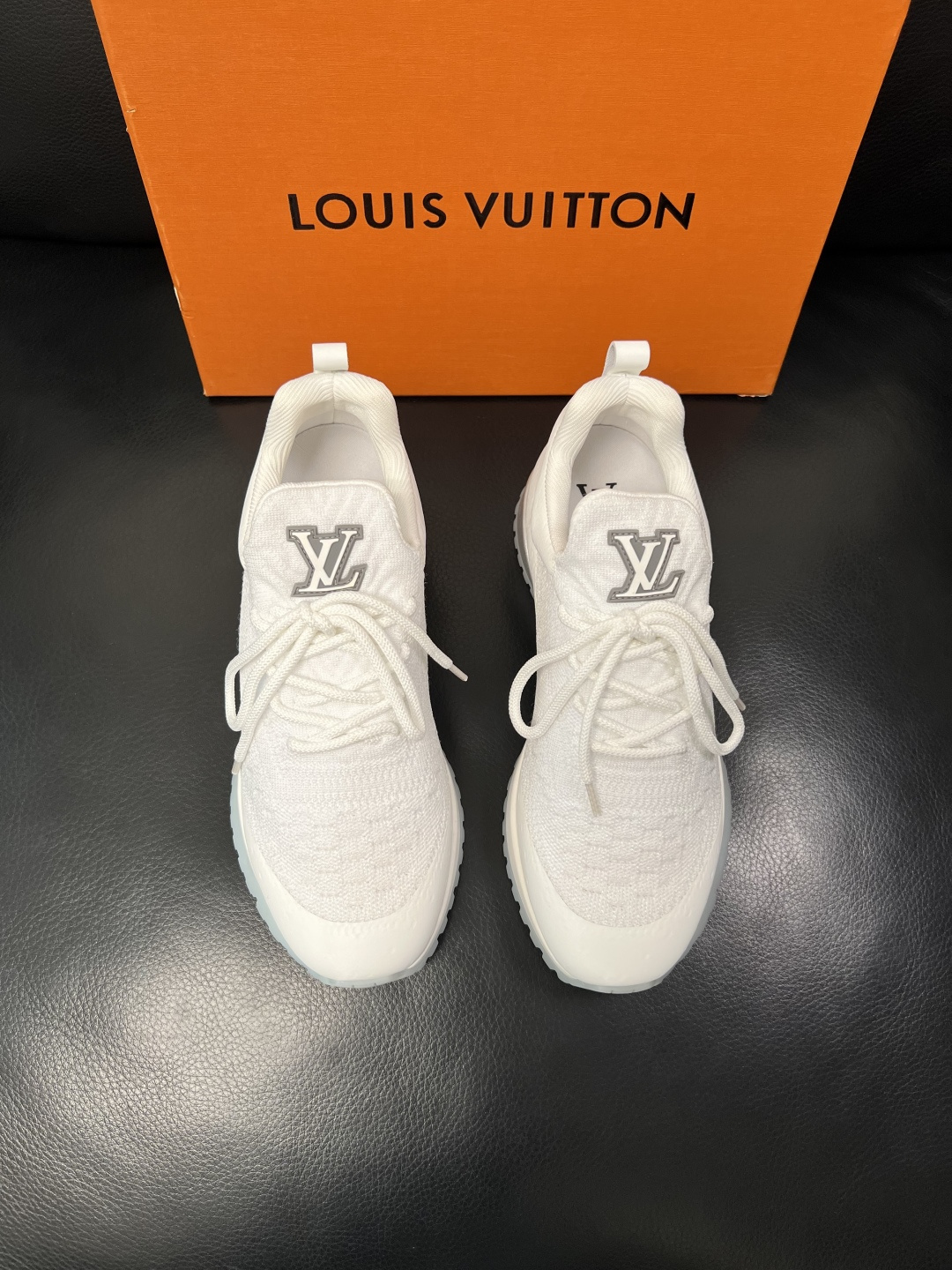 Lv  高品质  顶级工艺品  路易威登，运动板鞋专柜同步，鞋面意大利进口飞织面料，高品质拼接缤纷色彩复