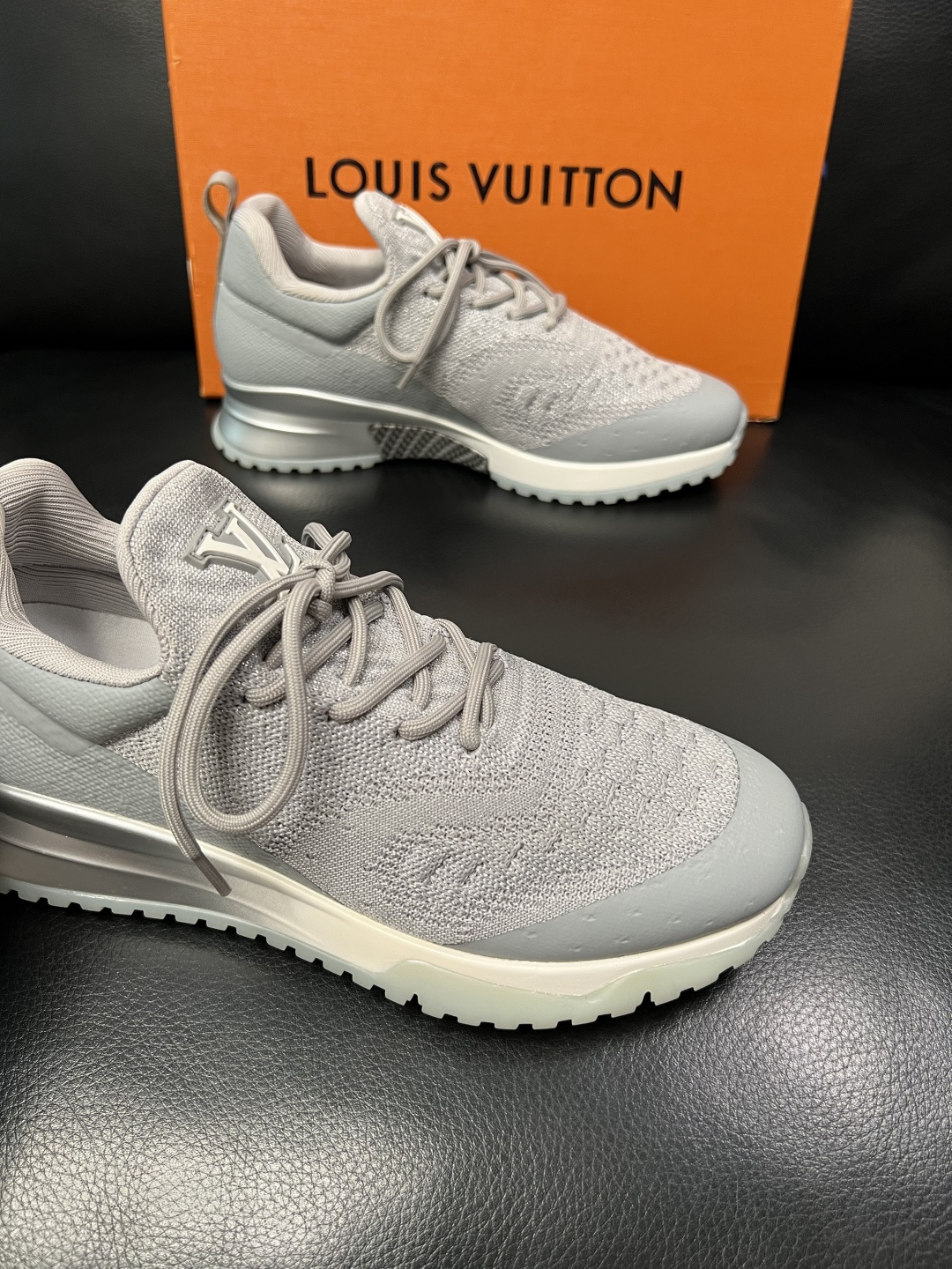 Lv  高品质  顶级工艺品  路易威登，运动板鞋专柜同步，鞋面意大利进口飞织面料，高品质拼接缤纷色彩复