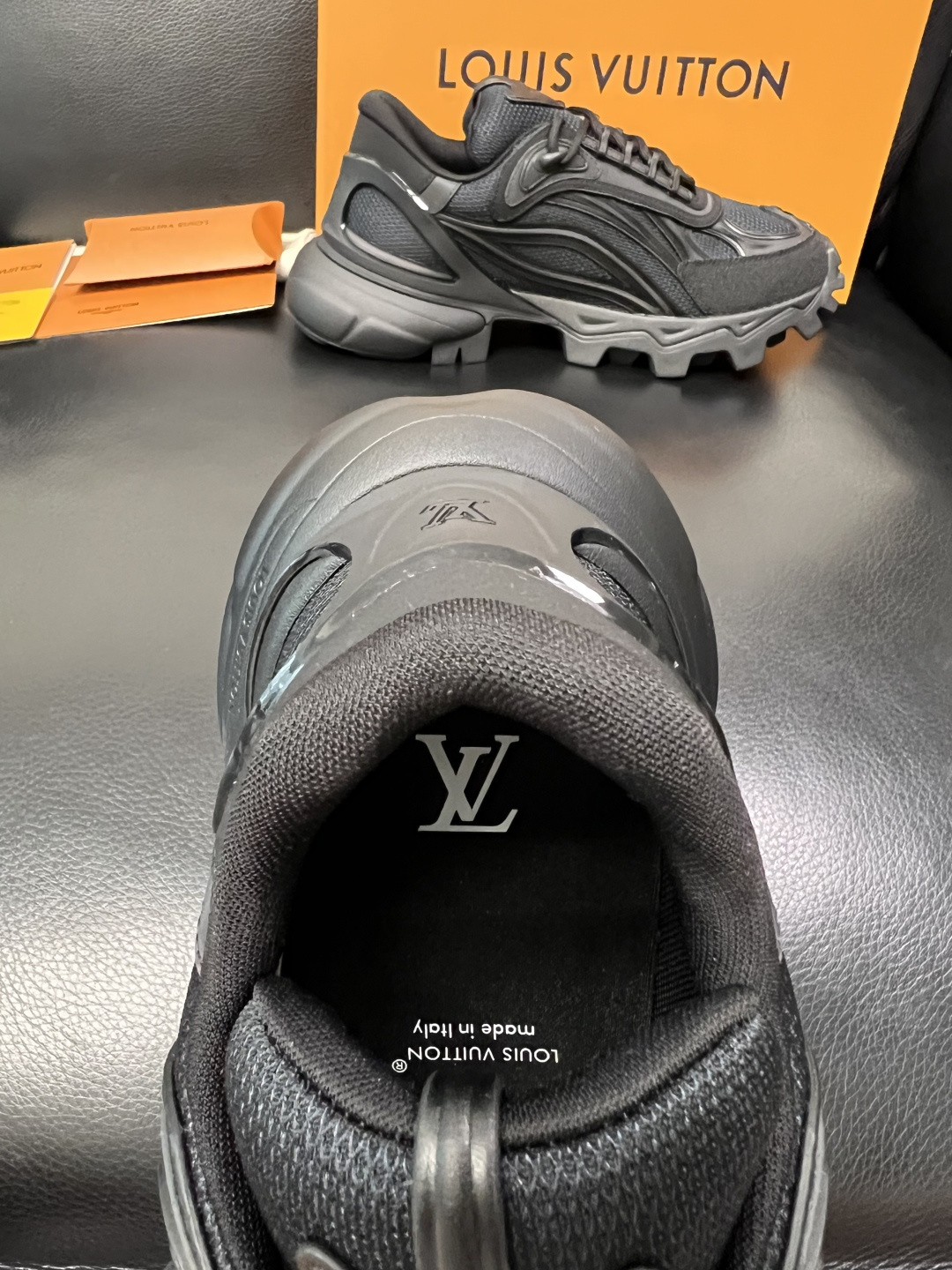 Lv  高品质  顶级工艺品  路易威登，运动板鞋专柜同步，鞋面意大利进口飞织面料，高品质拼接缤纷色彩复