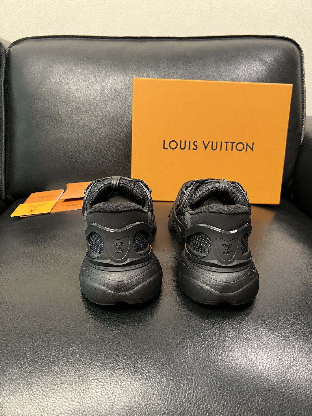 Lv  高品质  顶级工艺品  路易威登，运动板鞋专柜同步，鞋面意大利进口飞织面料，高品质拼接缤纷色彩复