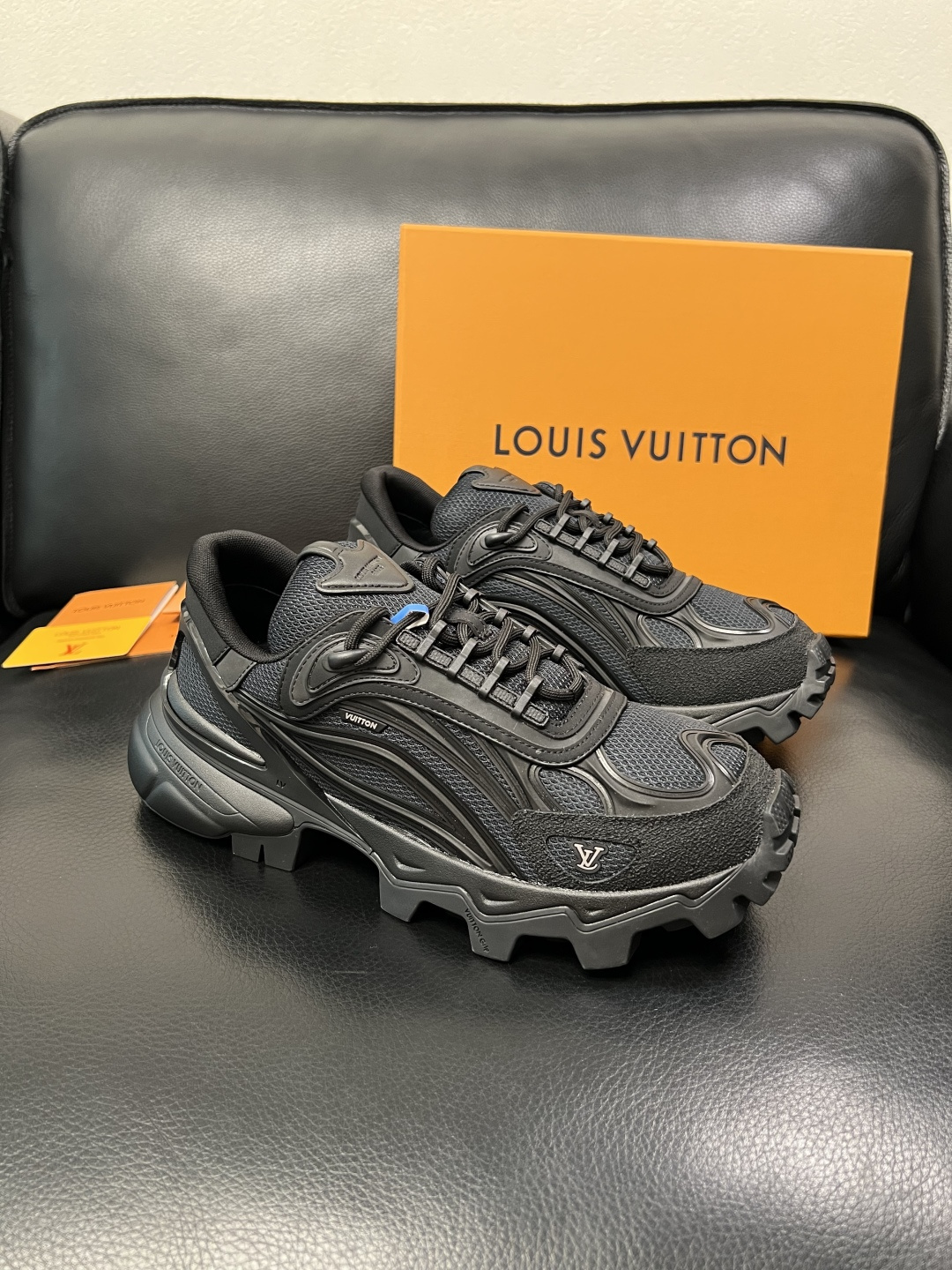 Lv  高品质  顶级工艺品  路易威登，运动板鞋专柜同步，鞋面意大利进口飞织面料，高品质拼接缤纷色彩复