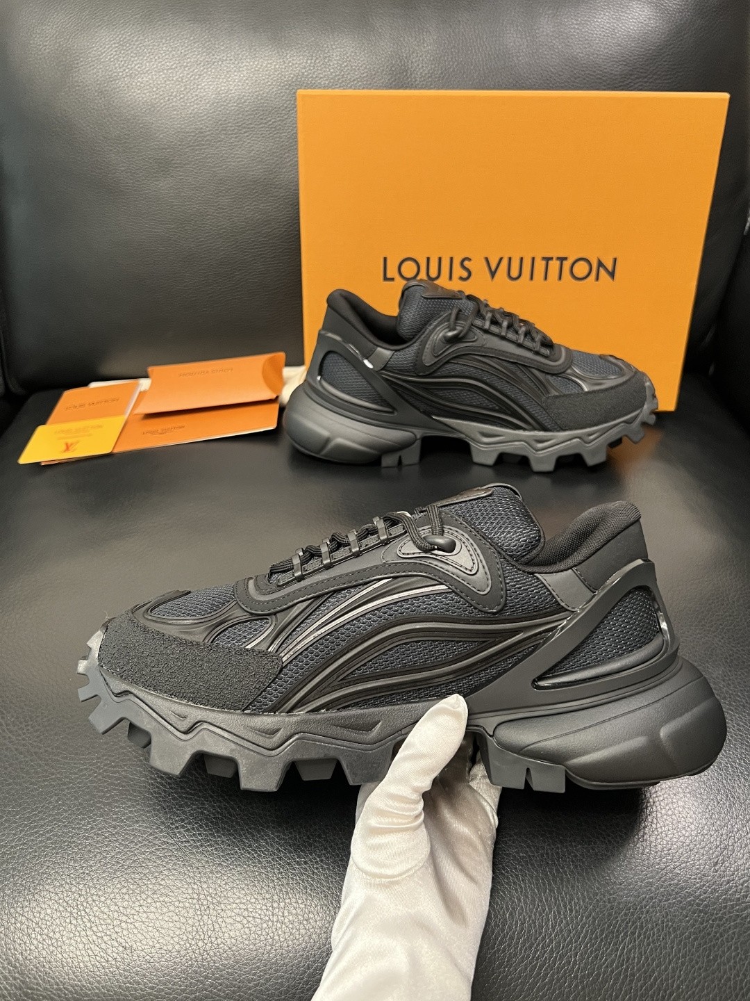 Lv  高品质  顶级工艺品  路易威登，运动板鞋专柜同步，鞋面意大利进口飞织面料，高品质拼接缤纷色彩复