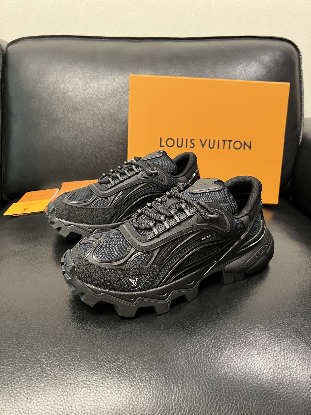 Lv  高品质  顶级工艺品  路易威登，运动板鞋专柜同步，鞋面意大利进口飞织面料，高品质拼接缤纷色彩复