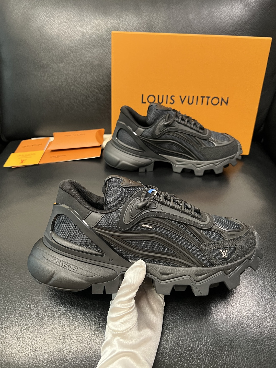 Lv  高品质  顶级工艺品  路易威登，运动板鞋专柜同步，鞋面意大利进口飞织面料，高品质拼接缤纷色彩复