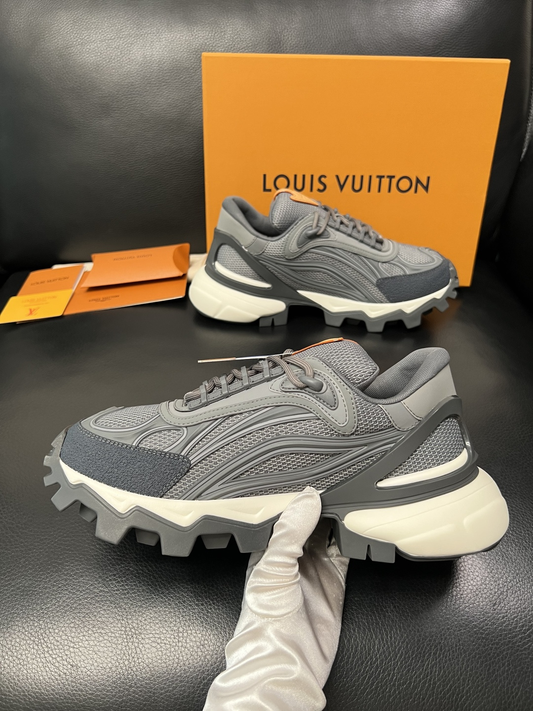 Lv  高品质  顶级工艺品  路易威登，运动板鞋专柜同步，鞋面意大利进口飞织面料，高品质拼接缤纷色彩复