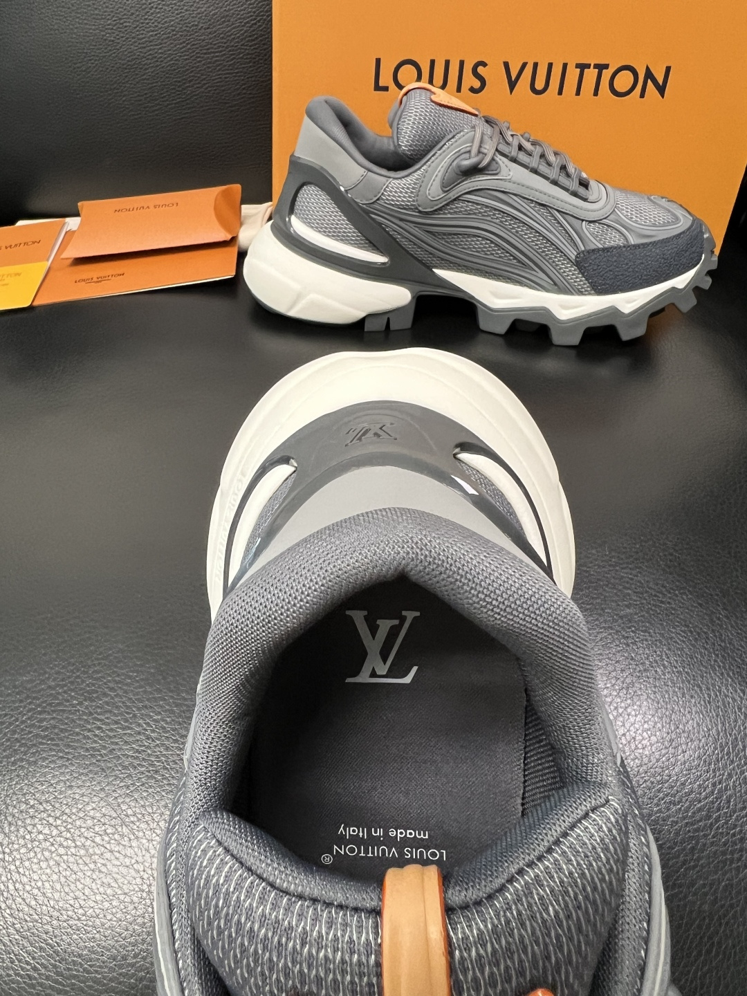 Lv  高品质  顶级工艺品  路易威登，运动板鞋专柜同步，鞋面意大利进口飞织面料，高品质拼接缤纷色彩复