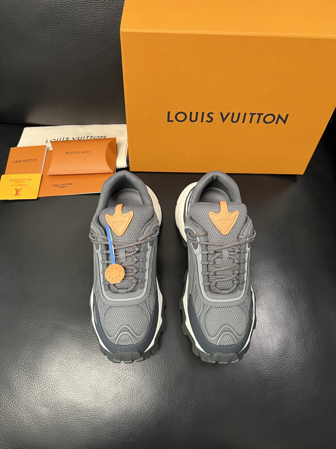 Lv  高品质  顶级工艺品  路易威登，运动板鞋专柜同步，鞋面意大利进口飞织面料，高品质拼接缤纷色彩复