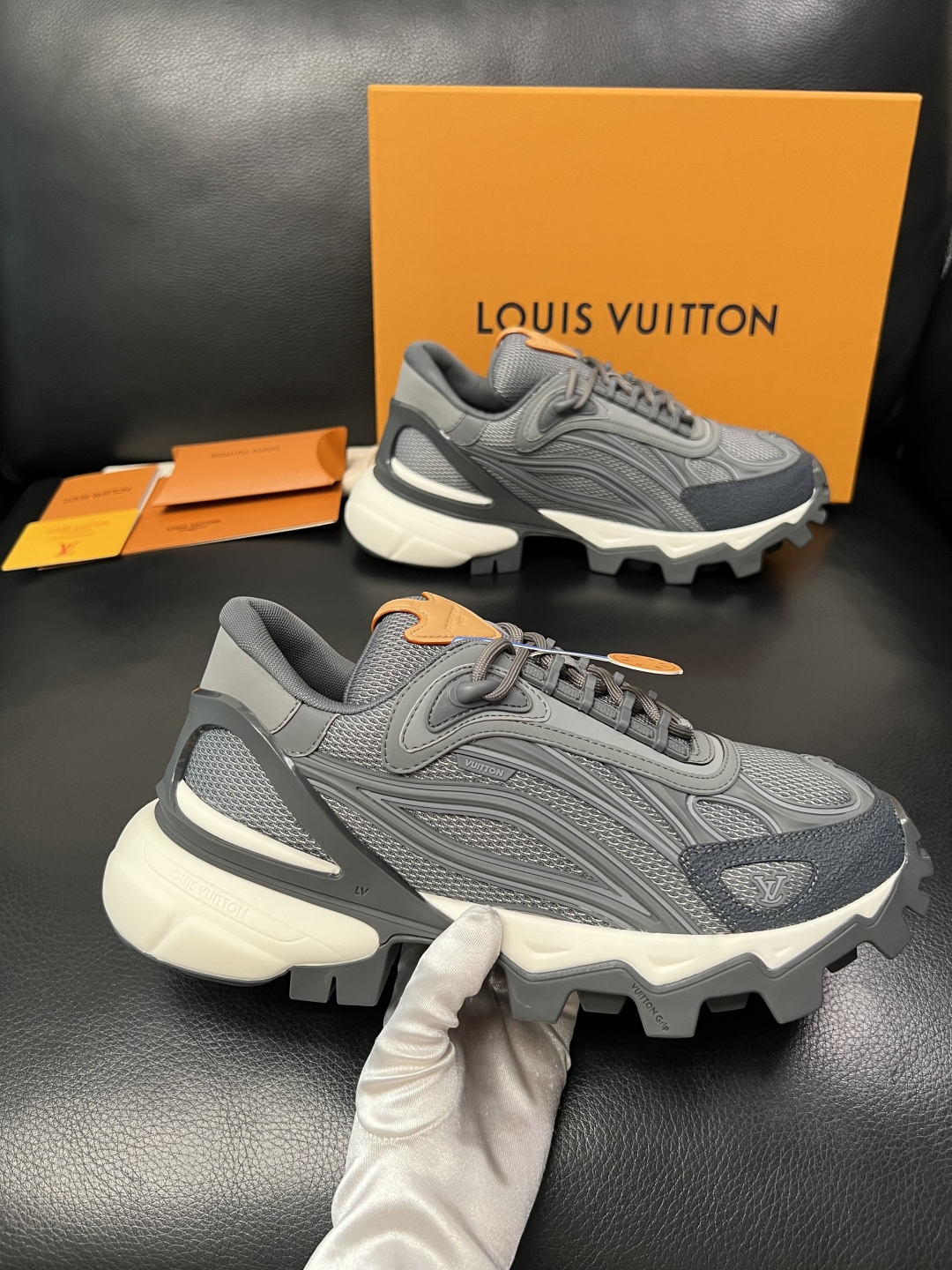 Lv  高品质  顶级工艺品  路易威登，运动板鞋专柜同步，鞋面意大利进口飞织面料，高品质拼接缤纷色彩复