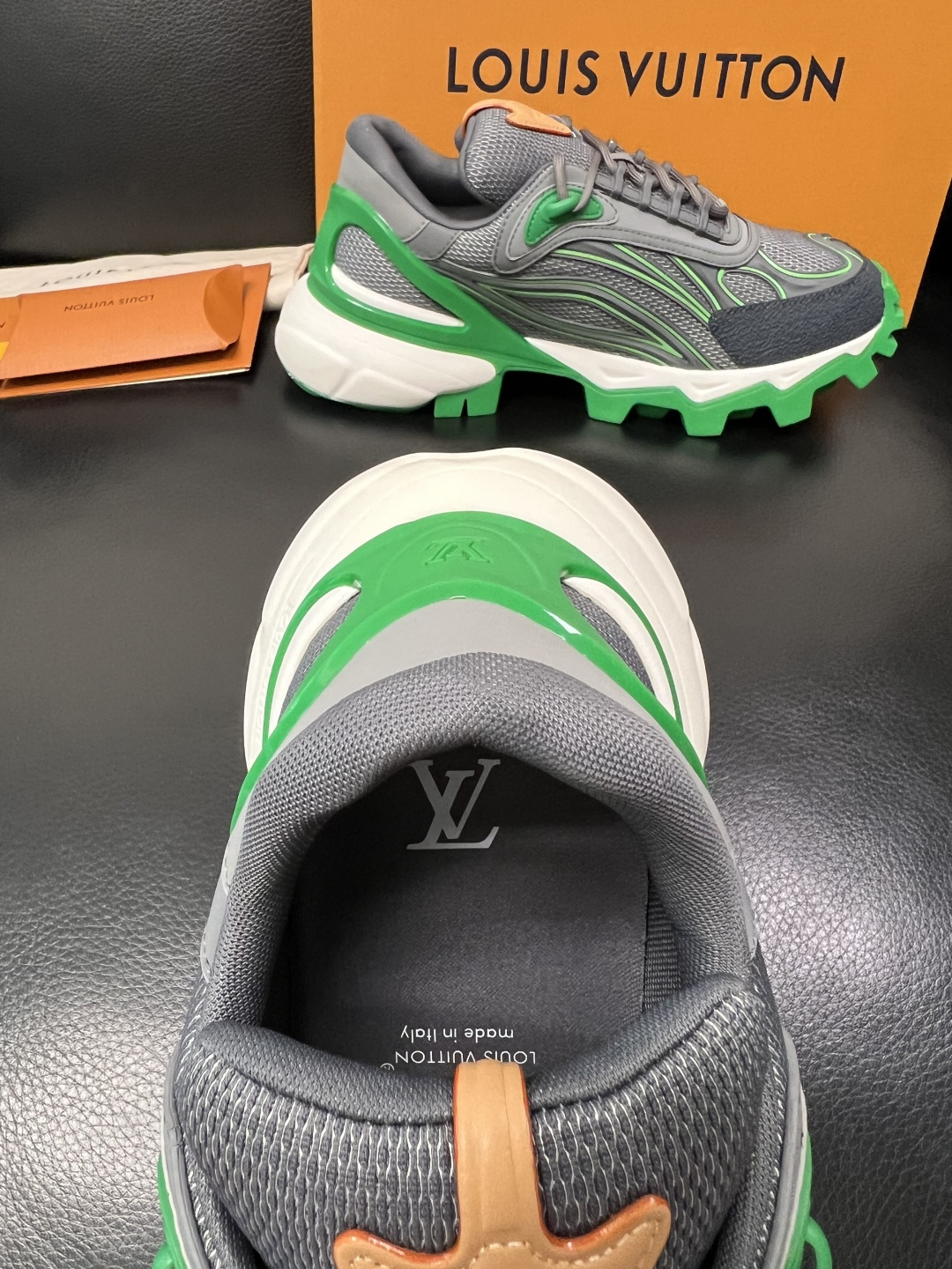 Lv  高品质  顶级工艺品  路易威登，运动板鞋专柜同步，鞋面意大利进口飞织面料，高品质拼接缤纷色彩复