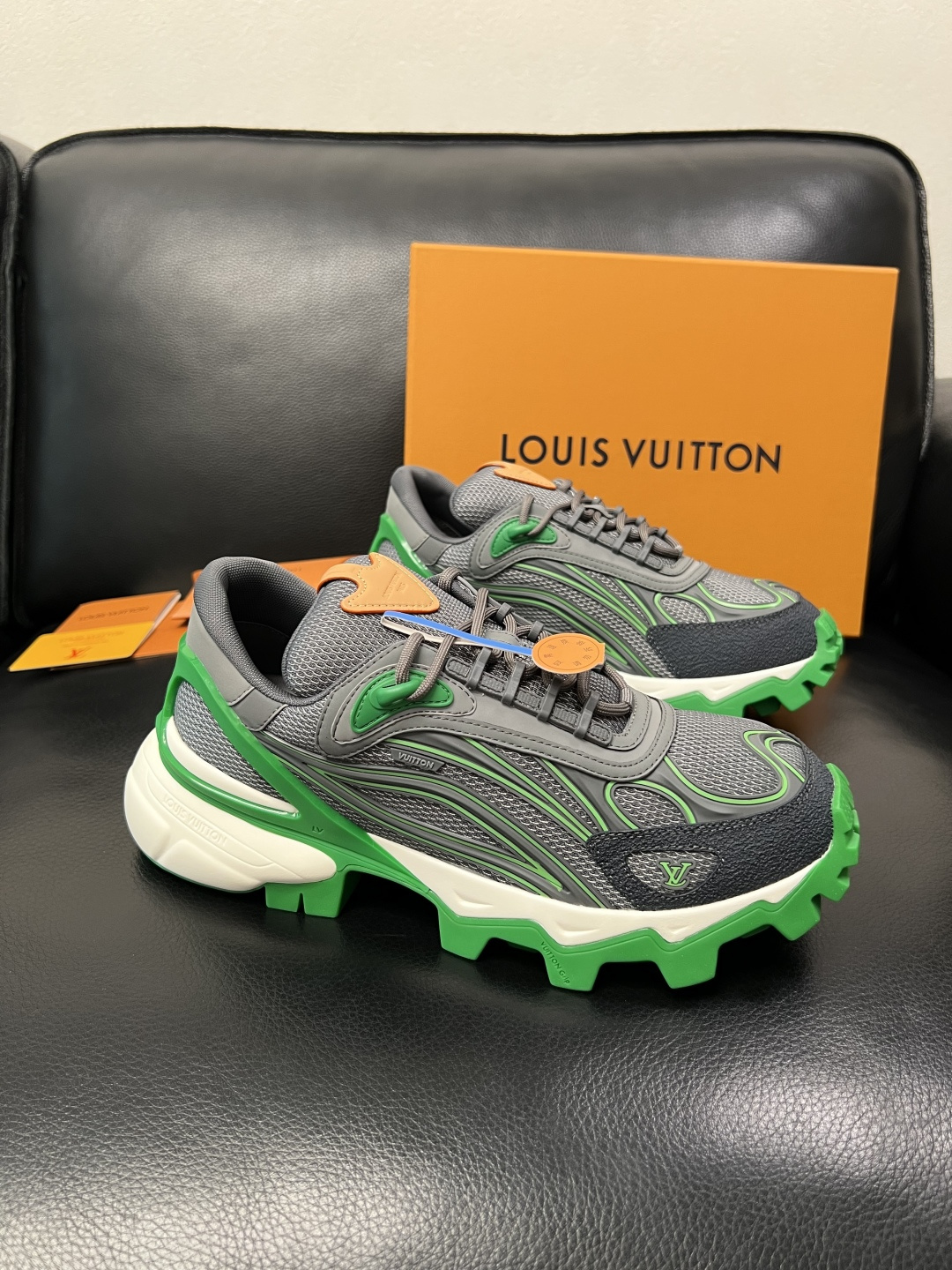 Lv  高品质  顶级工艺品  路易威登，运动板鞋专柜同步，鞋面意大利进口飞织面料，高品质拼接缤纷色彩复