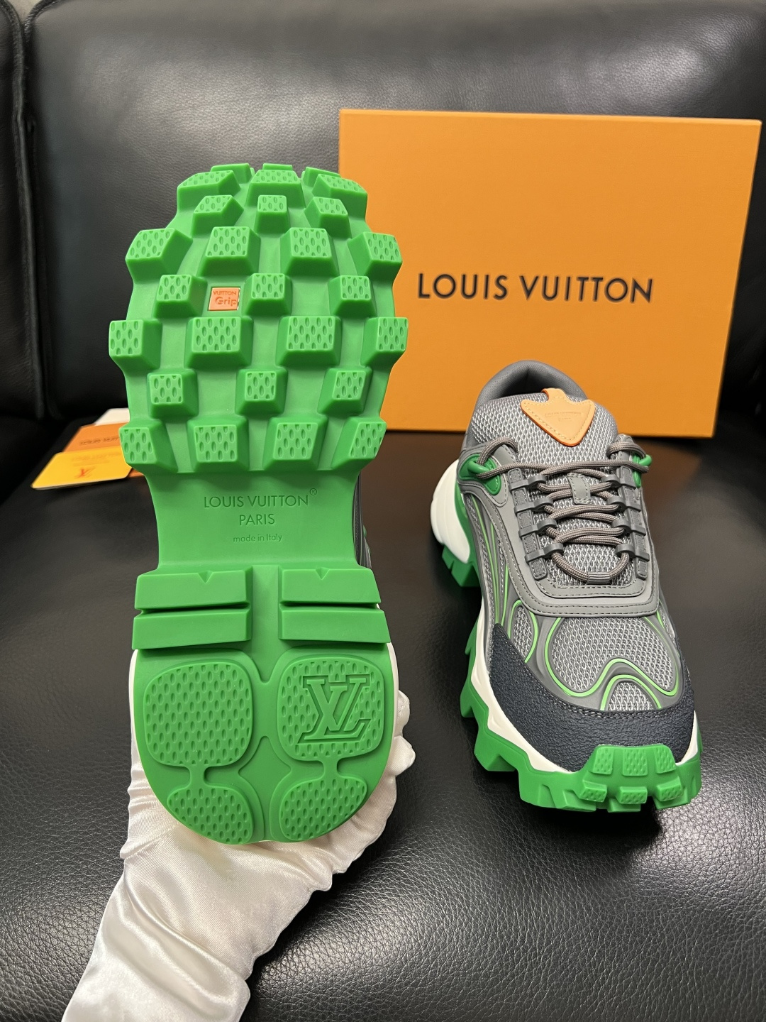 Lv  高品质  顶级工艺品  路易威登，运动板鞋专柜同步，鞋面意大利进口飞织面料，高品质拼接缤纷色彩复