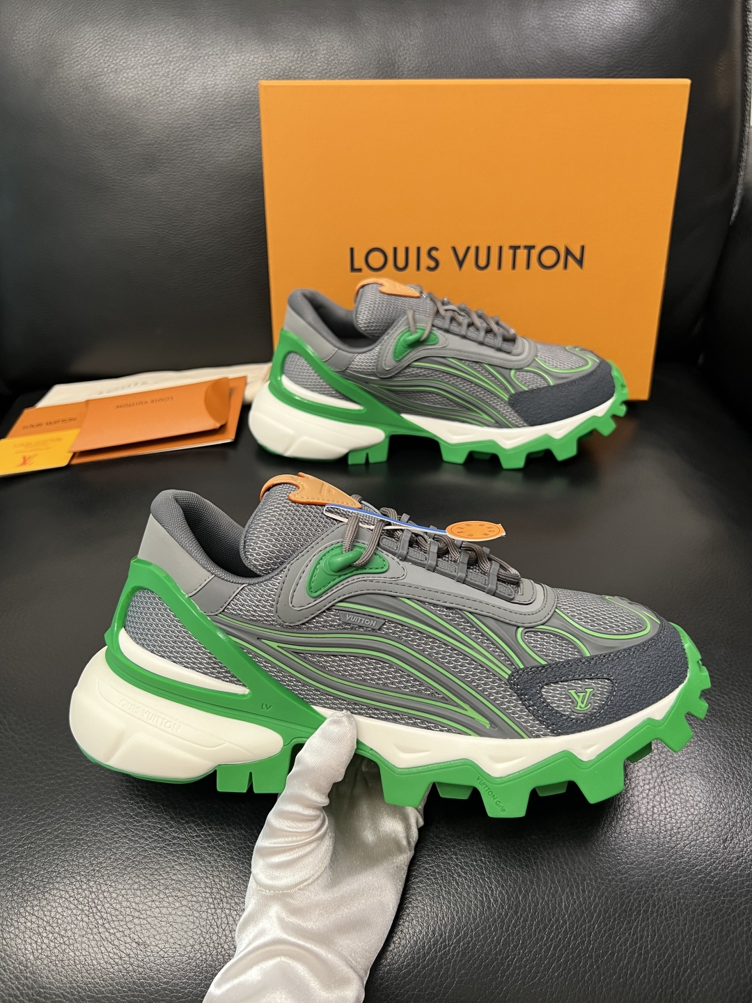 Lv  高品质  顶级工艺品  路易威登，运动板鞋专柜同步，鞋面意大利进口飞织面料，高品质拼接缤纷色彩复