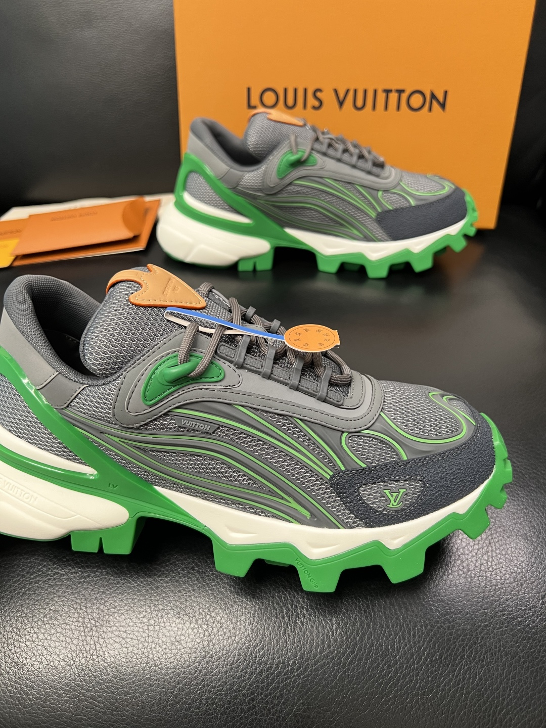 Lv  高品质  顶级工艺品  路易威登，运动板鞋专柜同步，鞋面意大利进口飞织面料，高品质拼接缤纷色彩复