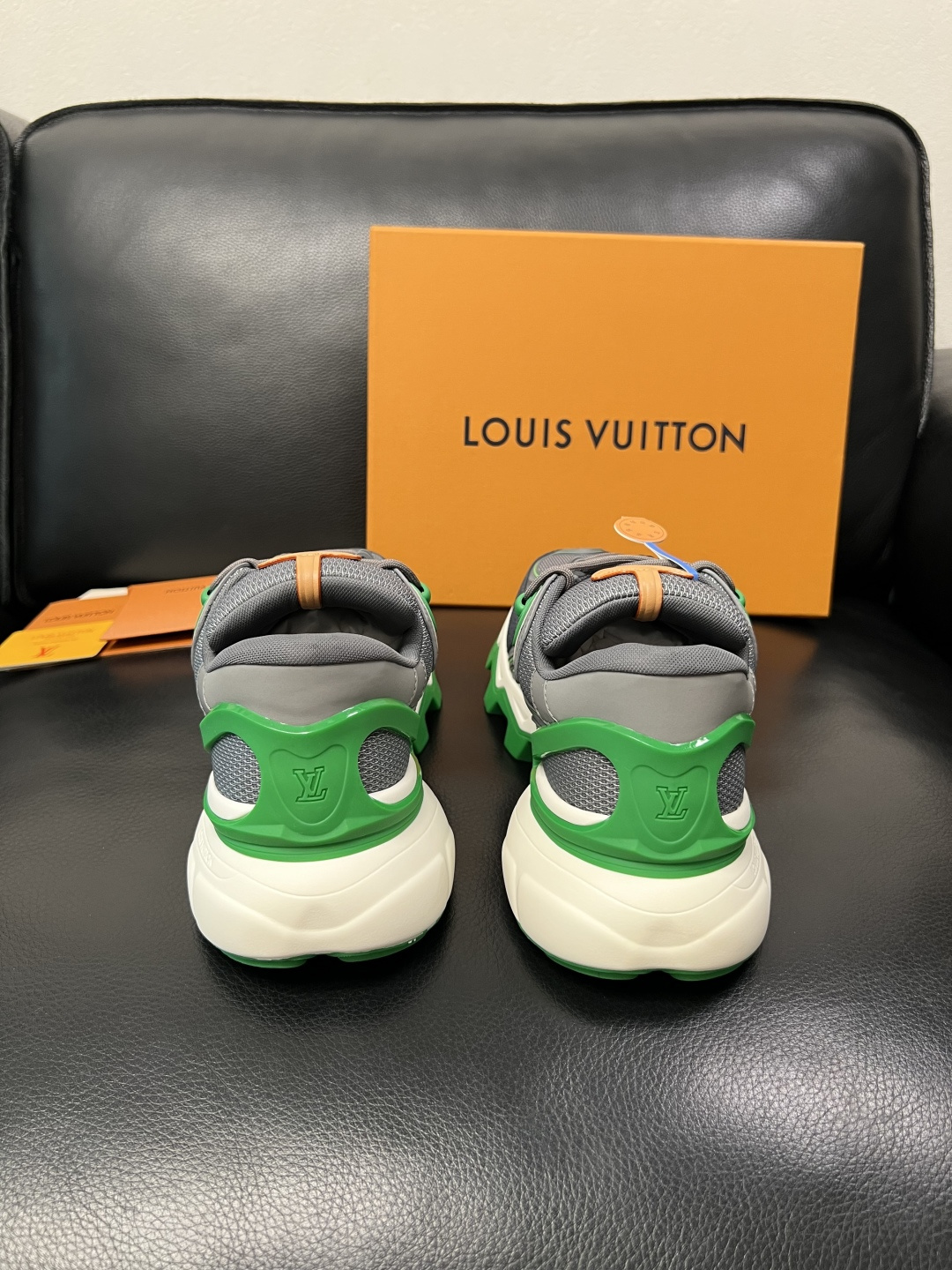 Lv  高品质  顶级工艺品  路易威登，运动板鞋专柜同步，鞋面意大利进口飞织面料，高品质拼接缤纷色彩复