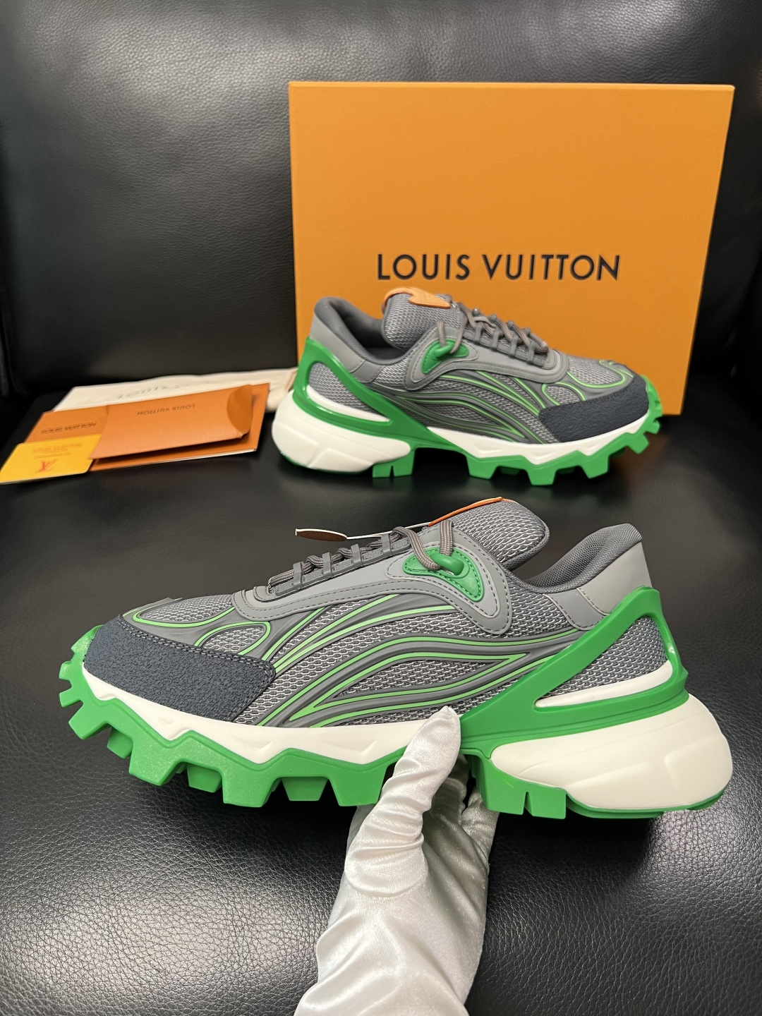Lv  高品质  顶级工艺品  路易威登，运动板鞋专柜同步，鞋面意大利进口飞织面料，高品质拼接缤纷色彩复