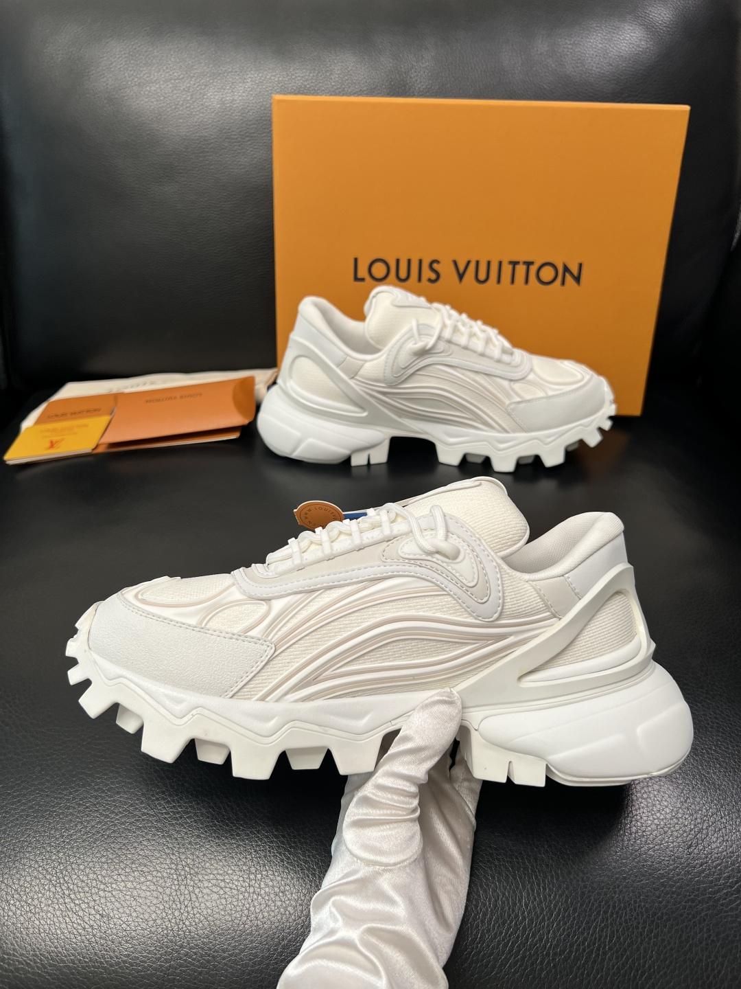 Lv  高品质  顶级工艺品  路易威登，运动板鞋专柜同步，鞋面意大利进口飞织面料，高品质拼接缤纷色彩复