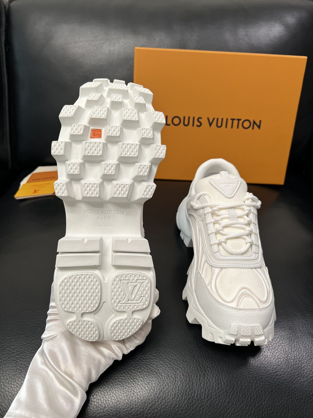 Lv  高品质  顶级工艺品  路易威登，运动板鞋专柜同步，鞋面意大利进口飞织面料，高品质拼接缤纷色彩复