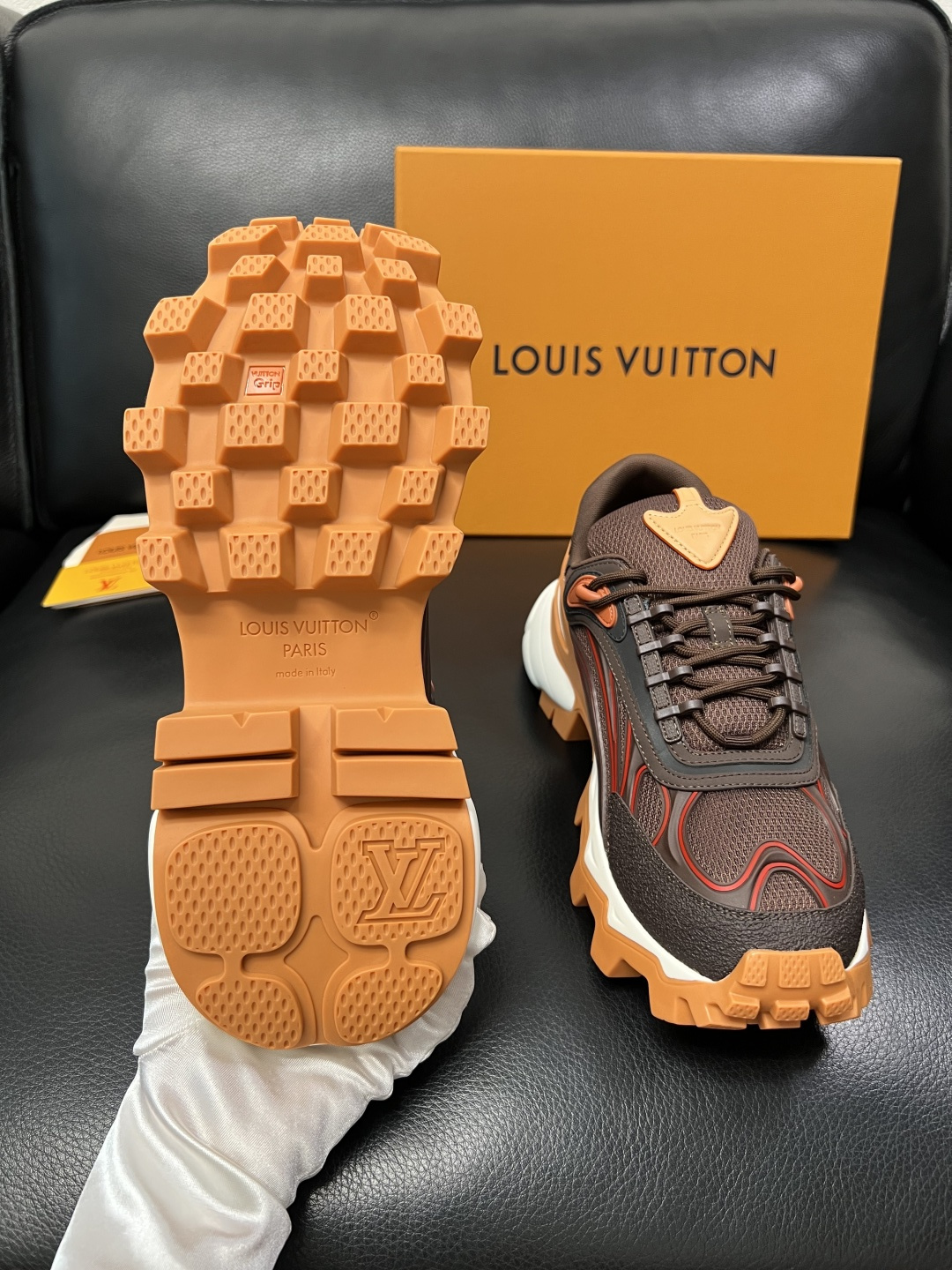Lv  高品质  顶级工艺品  路易威登，运动板鞋专柜同步，鞋面意大利进口飞织面料，高品质拼接缤纷色彩复
