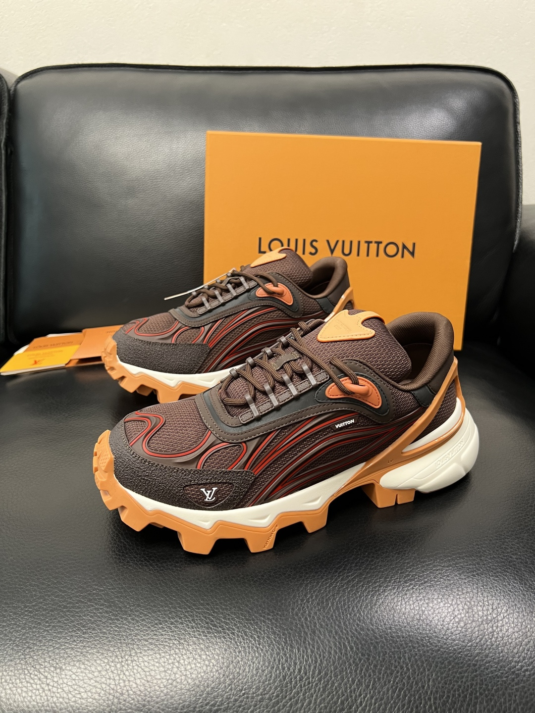 Lv  高品质  顶级工艺品  路易威登，运动板鞋专柜同步，鞋面意大利进口飞织面料，高品质拼接缤纷色彩复