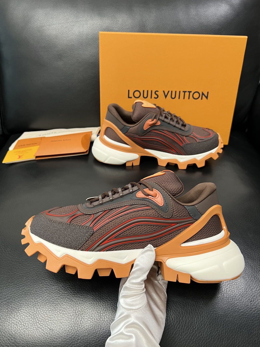 Lv  高品质  顶级工艺品  路易威登，运动板鞋专柜同步，鞋面意大利进口飞织面料，高品质拼接缤纷色彩复