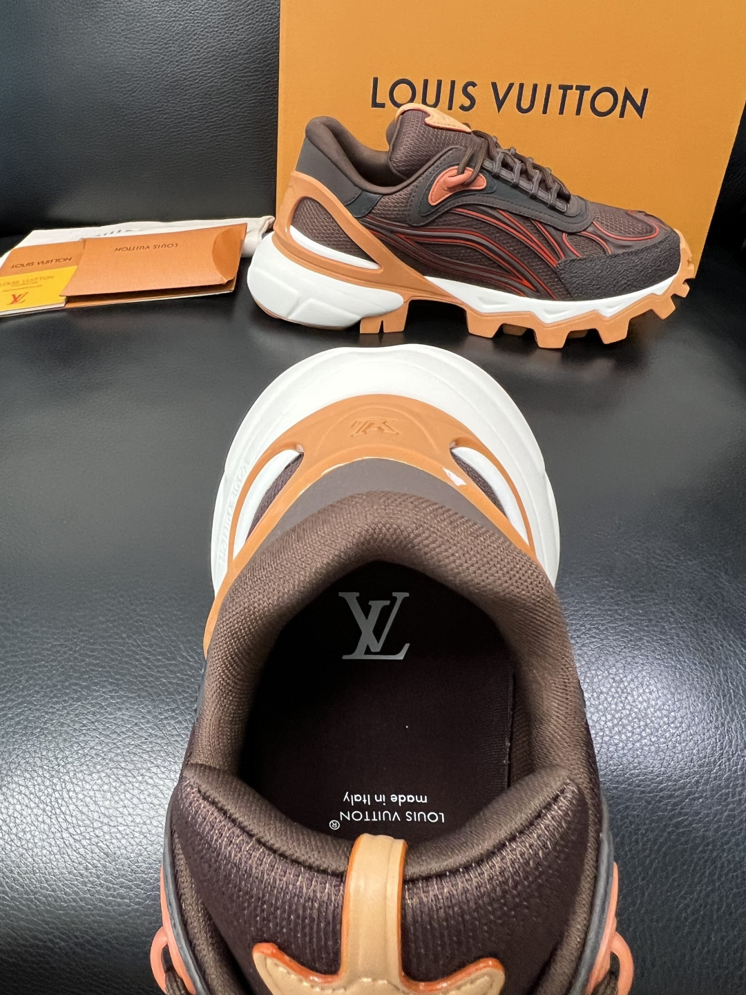 Lv  高品质  顶级工艺品  路易威登，运动板鞋专柜同步，鞋面意大利进口飞织面料，高品质拼接缤纷色彩复
