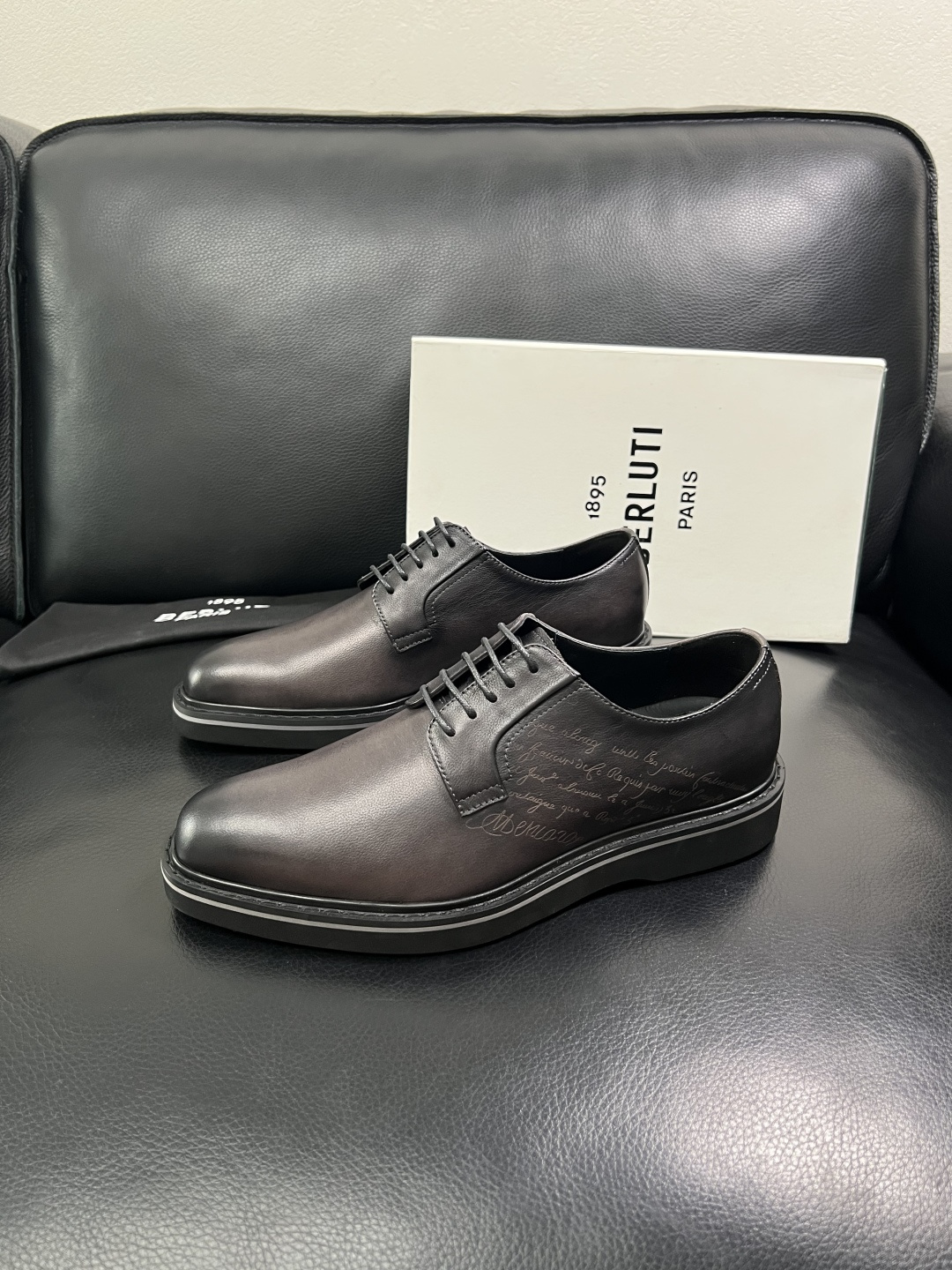 Berluti  顶级代购  布鲁提 专柜同步发售原厂配置，意大利进口牛皮面料，全进口水染牛皮里垫，鞋底