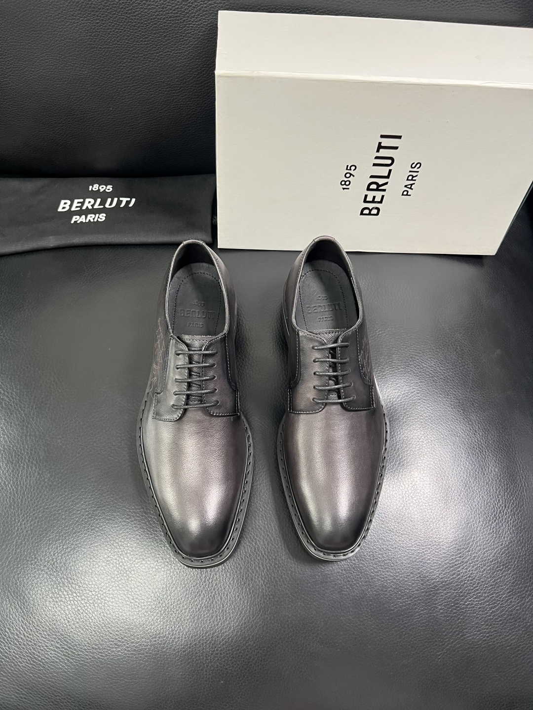 Berluti  顶级代购  布鲁提 专柜同步发售原厂配置，意大利进口牛皮面料，全进口水染牛皮里垫，鞋底