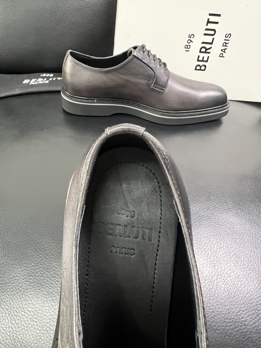 Berluti  顶级代购  布鲁提 专柜同步发售原厂配置，意大利进口牛皮面料，全进口水染牛皮里垫，鞋底