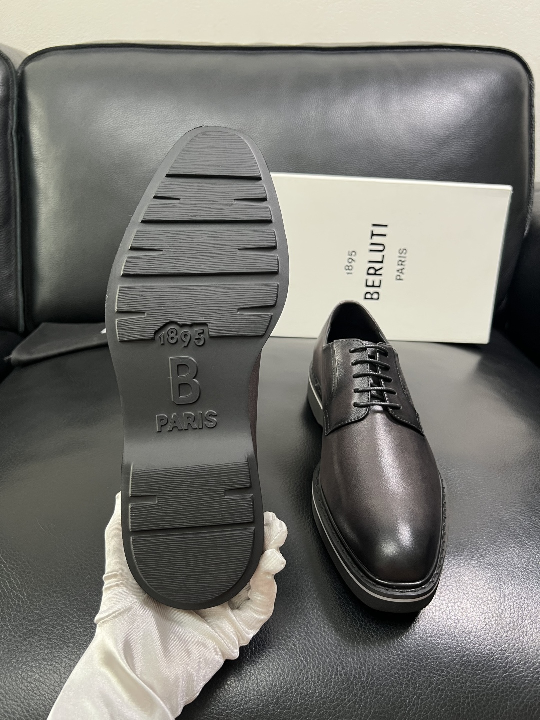Berluti  顶级代购  布鲁提 专柜同步发售原厂配置，意大利进口牛皮面料，全进口水染牛皮里垫，鞋底