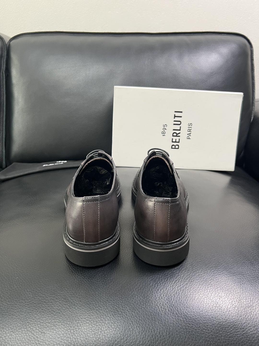 Berluti  顶级代购  布鲁提 专柜同步发售原厂配置，意大利进口牛皮面料，全进口水染牛皮里垫，鞋底