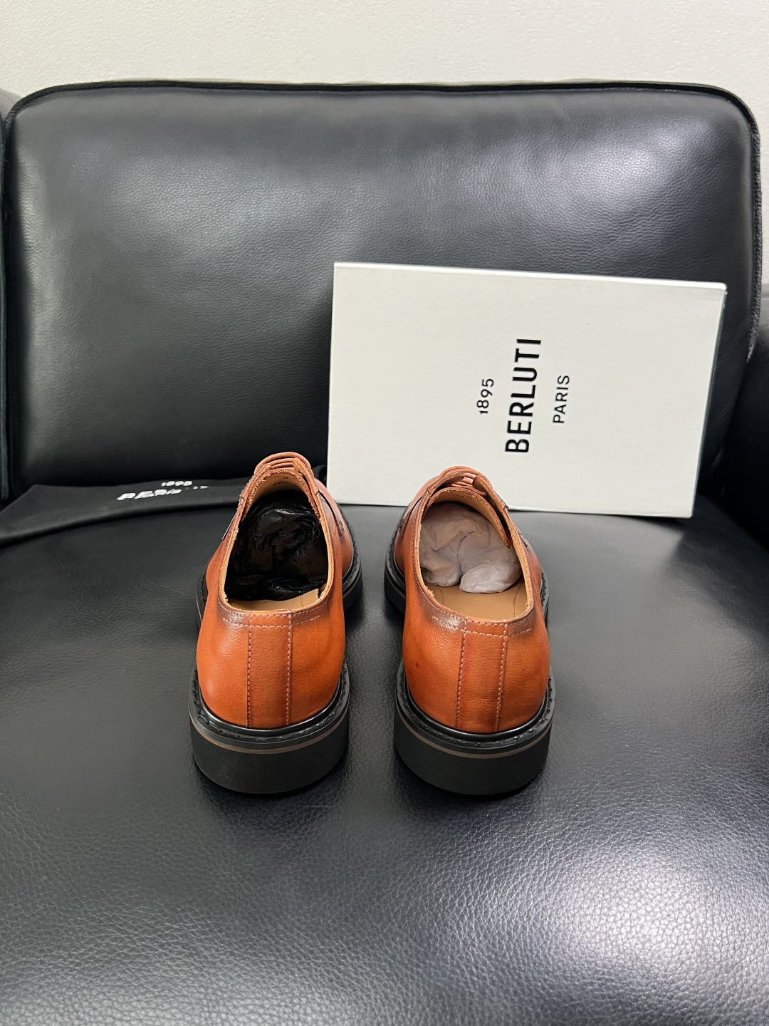 Berluti  顶级代购  布鲁提 专柜同步发售原厂配置，意大利进口牛皮面料，全进口水染牛皮里垫，鞋底