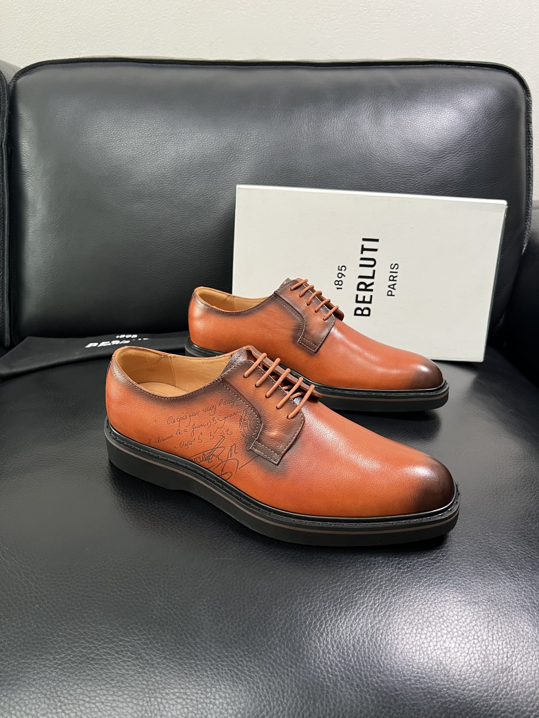 Berluti  顶级代购  布鲁提 专柜同步发售原厂配置，意大利进口牛皮面料，全进口水染牛皮里垫，鞋底
