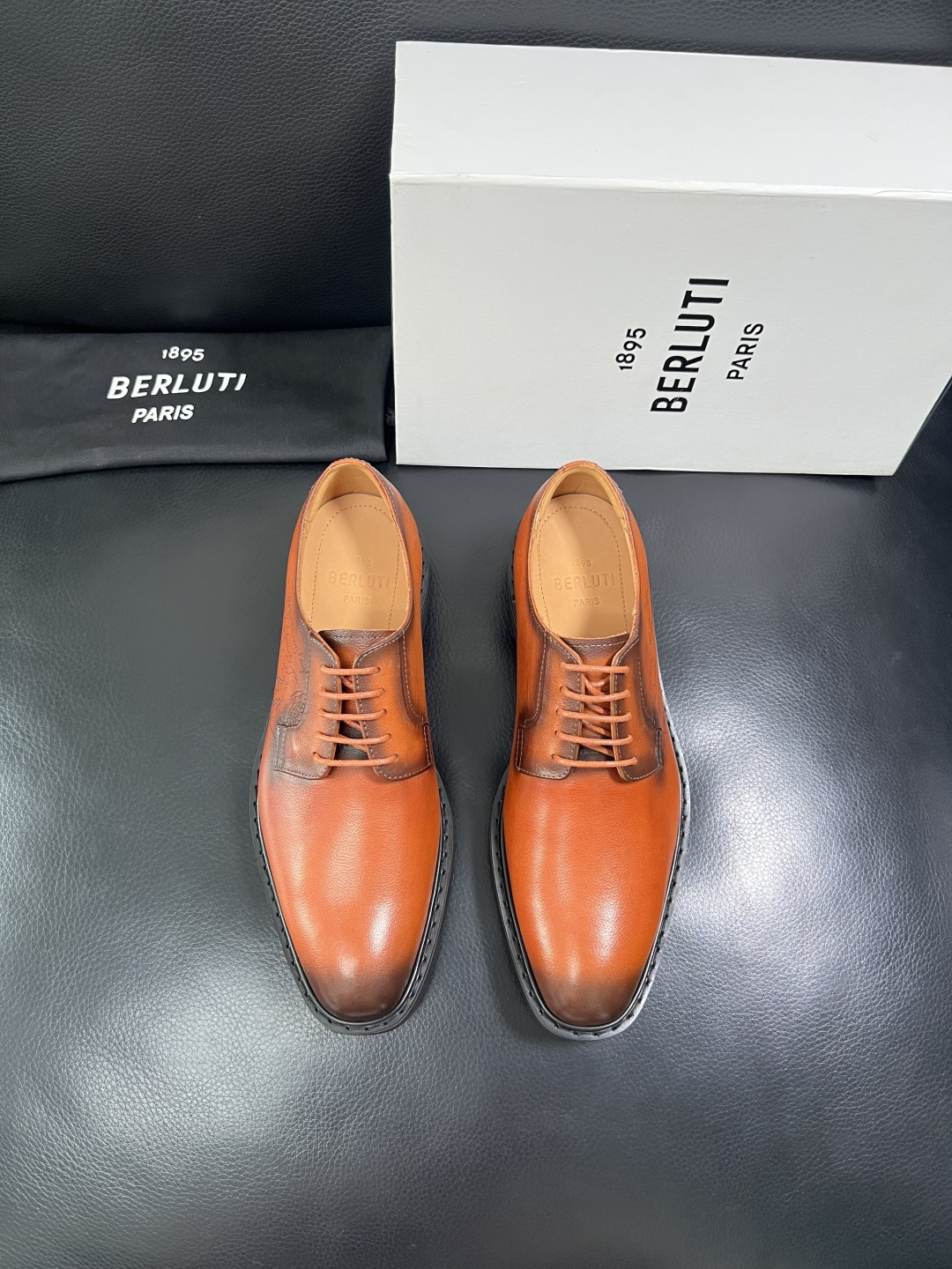 Berluti  顶级代购  布鲁提 专柜同步发售原厂配置，意大利进口牛皮面料，全进口水染牛皮里垫，鞋底