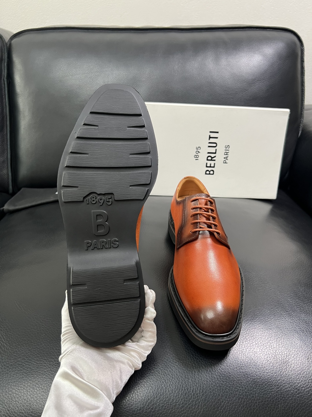 Berluti  顶级代购  布鲁提 专柜同步发售原厂配置，意大利进口牛皮面料，全进口水染牛皮里垫，鞋底
