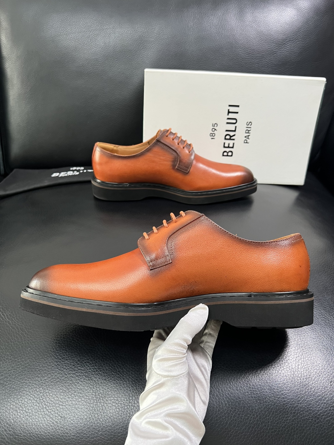 Berluti  顶级代购  布鲁提 专柜同步发售原厂配置，意大利进口牛皮面料，全进口水染牛皮里垫，鞋底