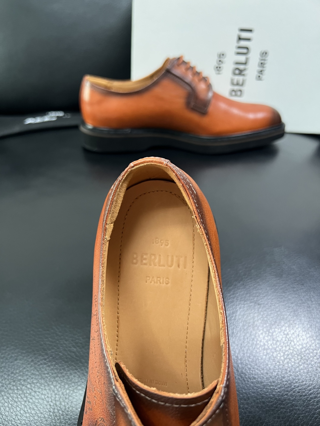 Berluti  顶级代购  布鲁提 专柜同步发售原厂配置，意大利进口牛皮面料，全进口水染牛皮里垫，鞋底