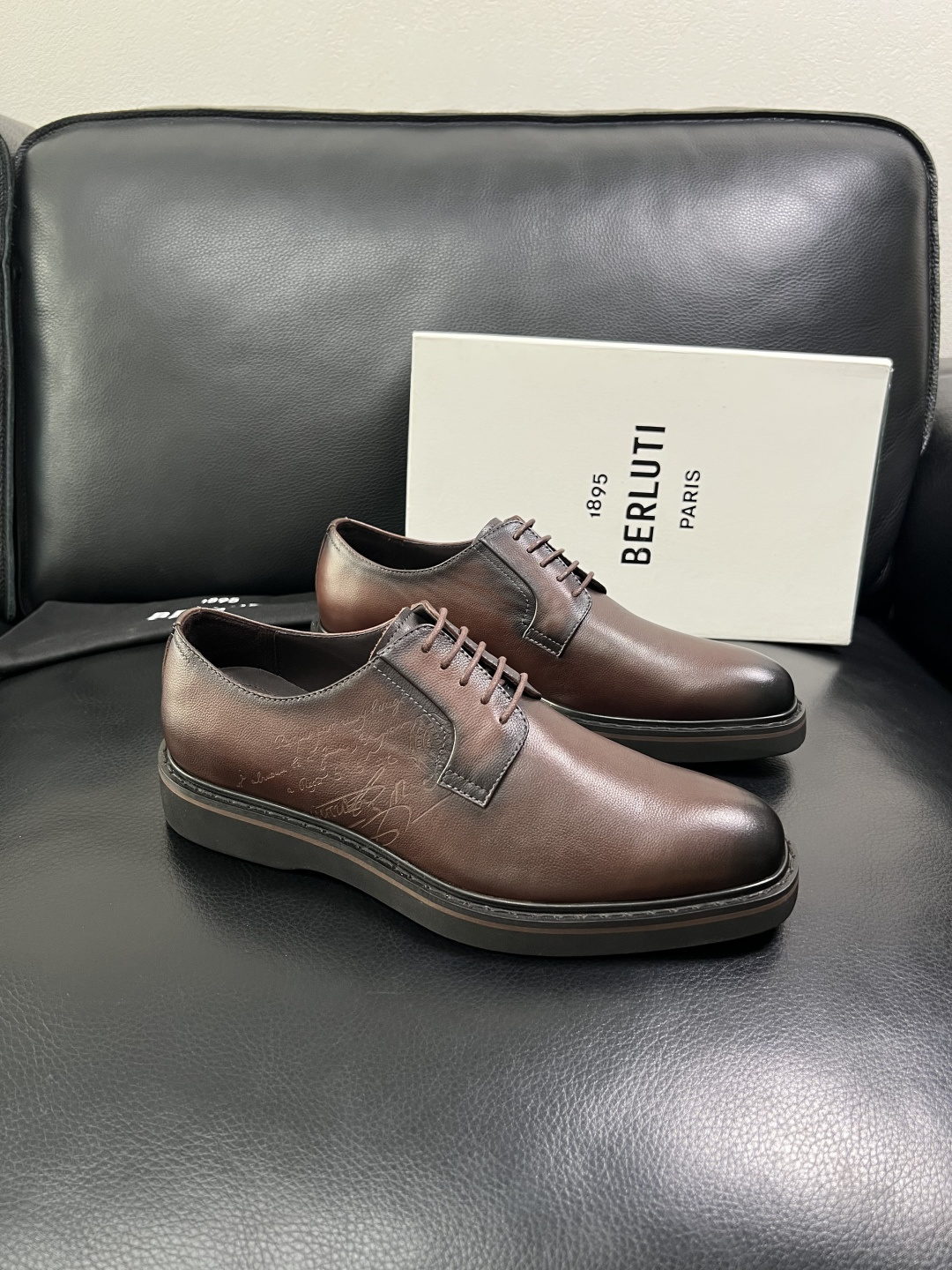 Berluti  顶级代购  布鲁提 专柜同步发售原厂配置，意大利进口牛皮面料，全进口水染牛皮里垫，鞋底