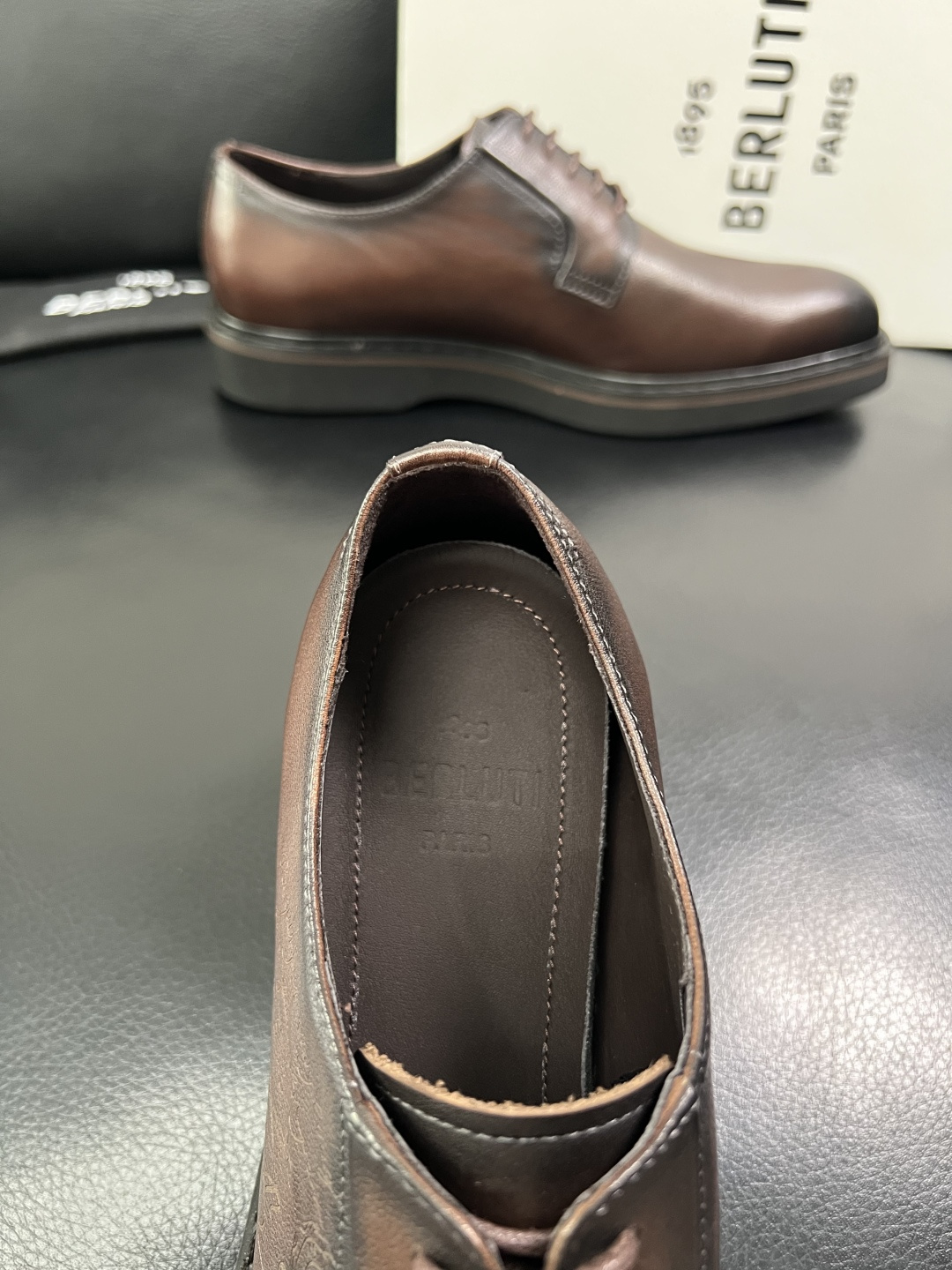 Berluti  顶级代购  布鲁提 专柜同步发售原厂配置，意大利进口牛皮面料，全进口水染牛皮里垫，鞋底