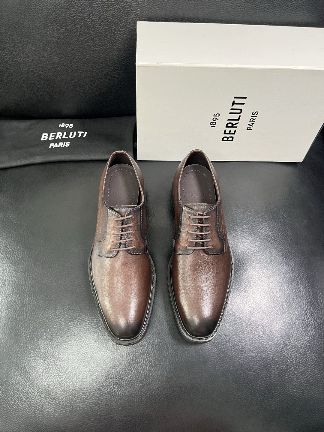 Berluti  顶级代购  布鲁提 专柜同步发售原厂配置，意大利进口牛皮面料，全进口水染牛皮里垫，鞋底