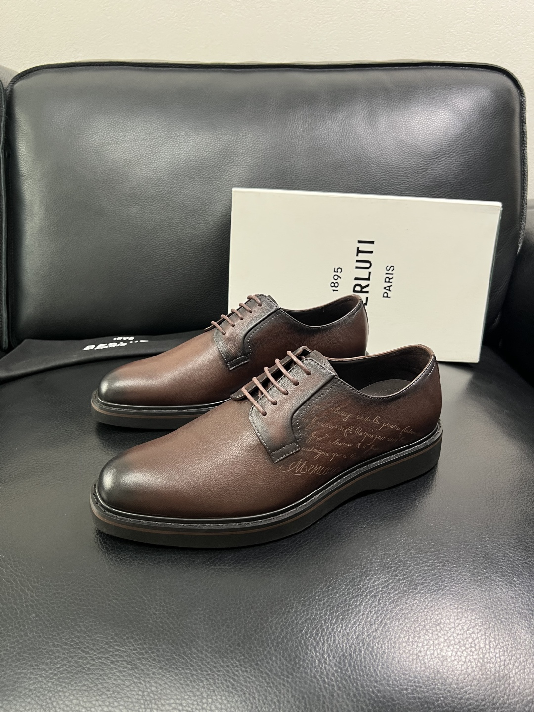 Berluti  顶级代购  布鲁提 专柜同步发售原厂配置，意大利进口牛皮面料，全进口水染牛皮里垫，鞋底