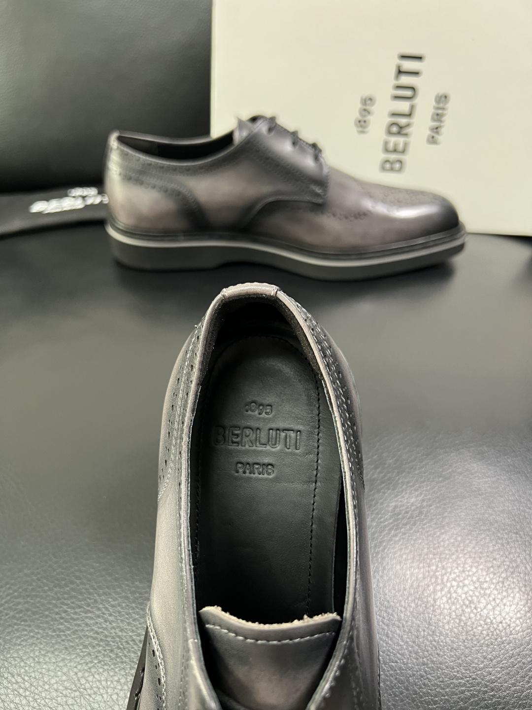 Berluti  顶级代购  布鲁提 专柜同步发售原厂配置，意大利进口牛皮面料，全进口水染牛皮里垫，鞋底