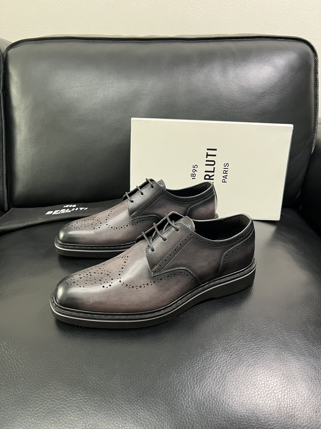 Berluti  顶级代购  布鲁提 专柜同步发售原厂配置，意大利进口牛皮面料，全进口水染牛皮里垫，鞋底