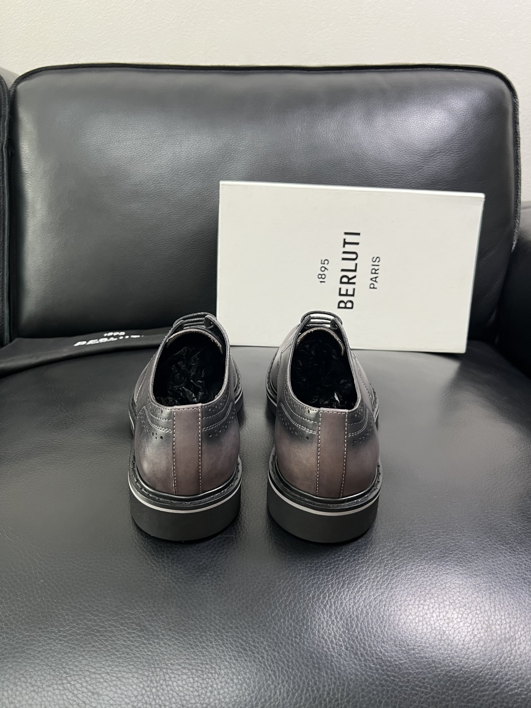 Berluti  顶级代购  布鲁提 专柜同步发售原厂配置，意大利进口牛皮面料，全进口水染牛皮里垫，鞋底