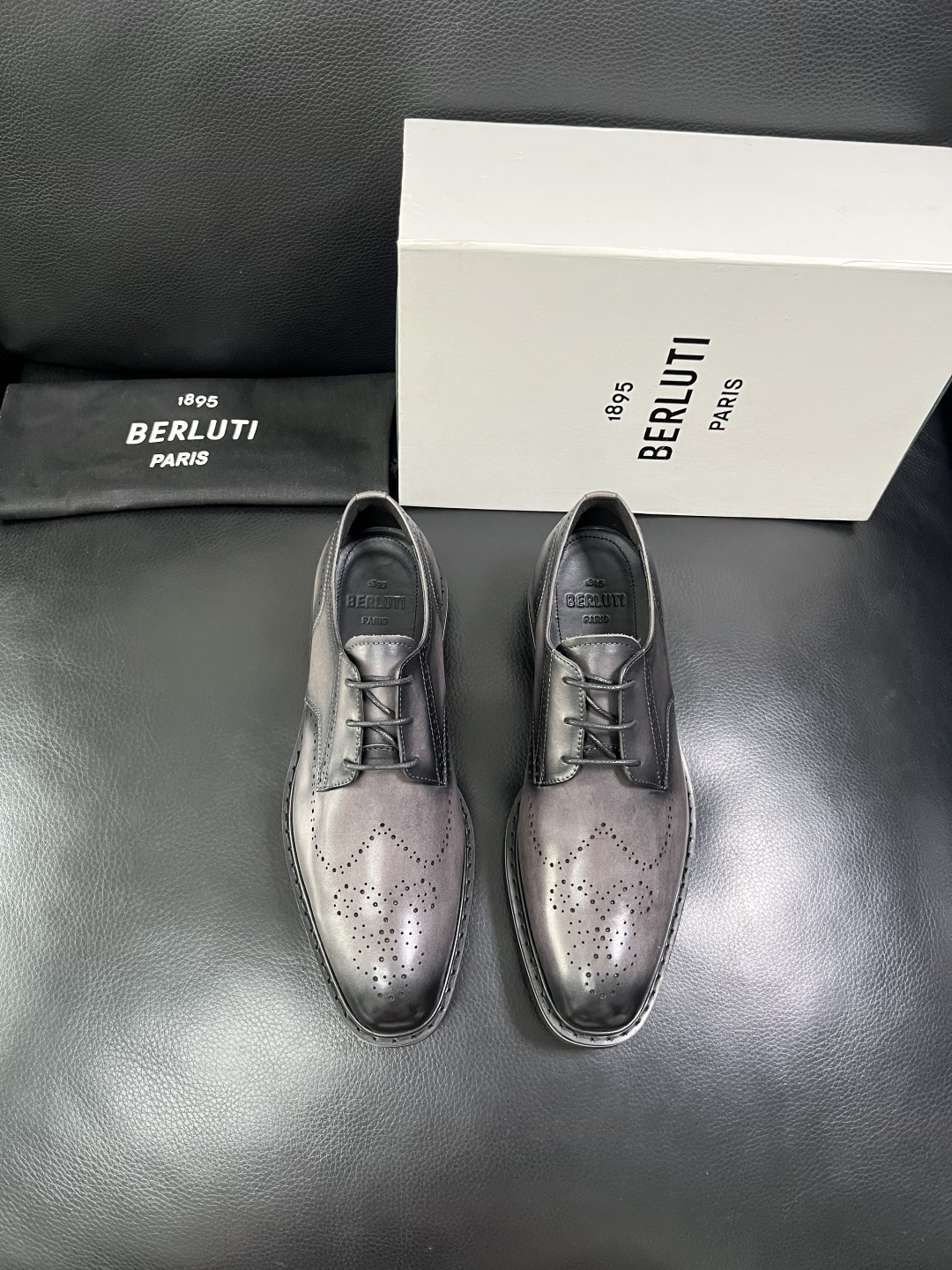 Berluti  顶级代购  布鲁提 专柜同步发售原厂配置，意大利进口牛皮面料，全进口水染牛皮里垫，鞋底