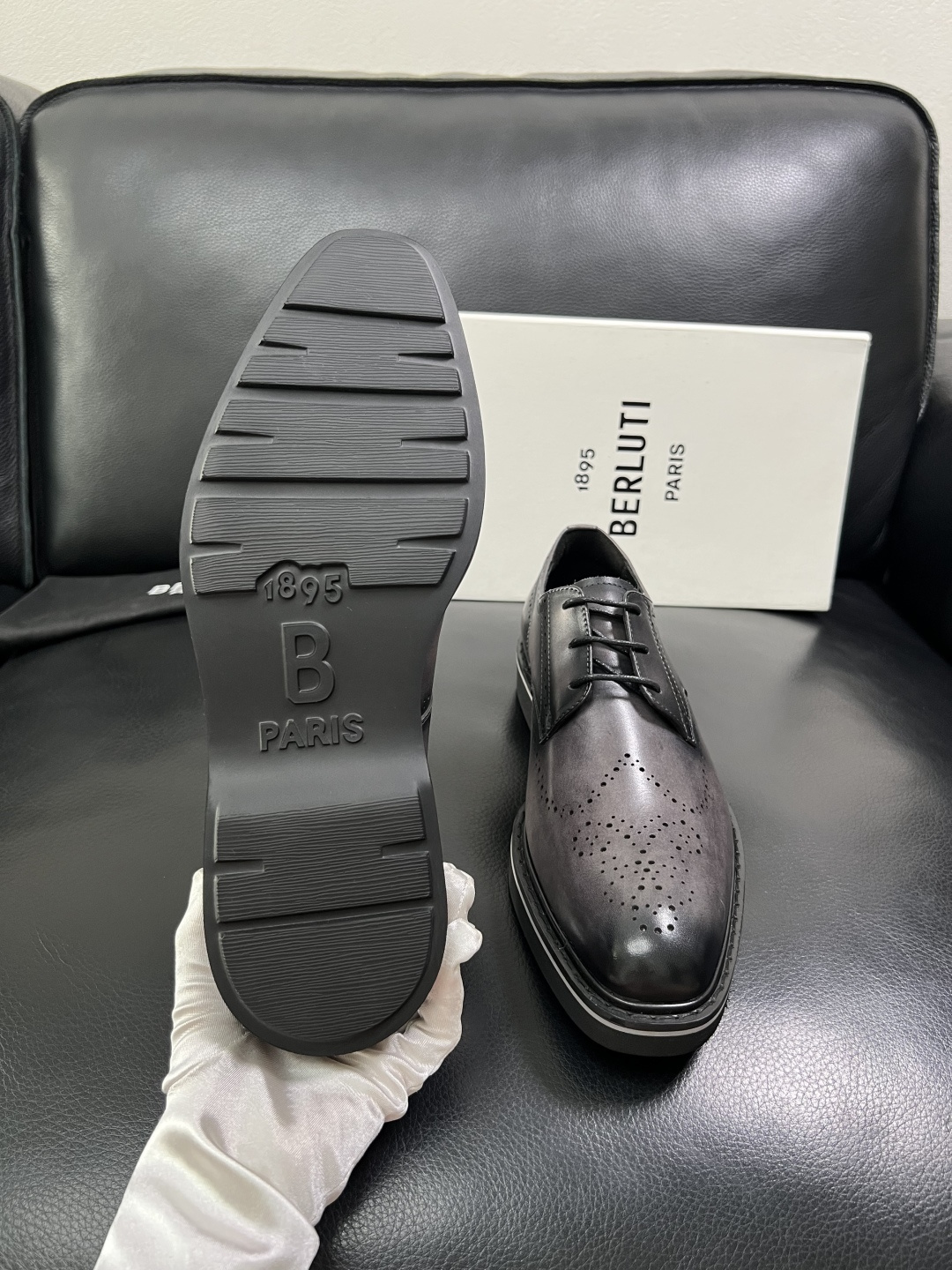 Berluti  顶级代购  布鲁提 专柜同步发售原厂配置，意大利进口牛皮面料，全进口水染牛皮里垫，鞋底