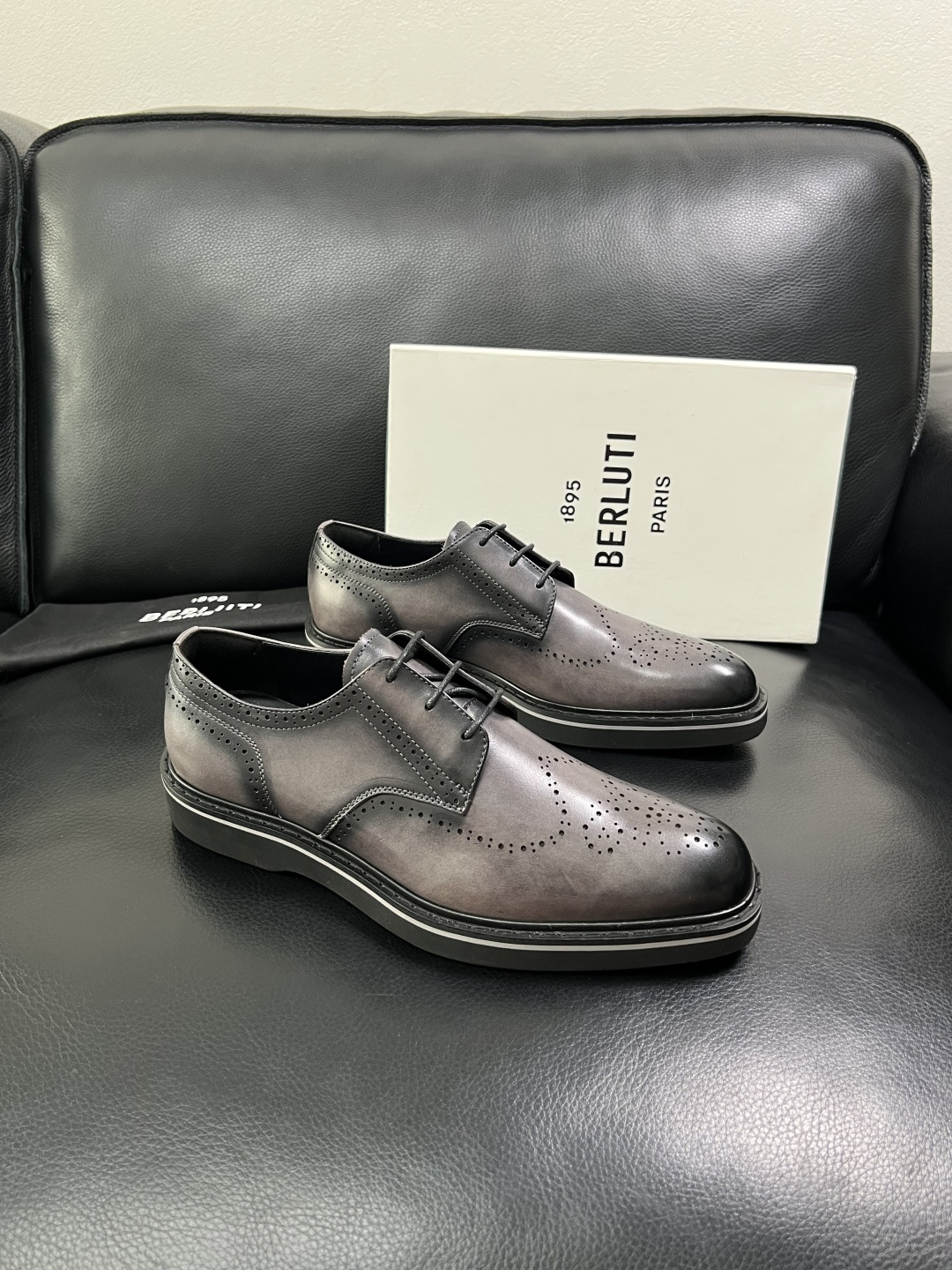 Berluti  顶级代购  布鲁提 专柜同步发售原厂配置，意大利进口牛皮面料，全进口水染牛皮里垫，鞋底