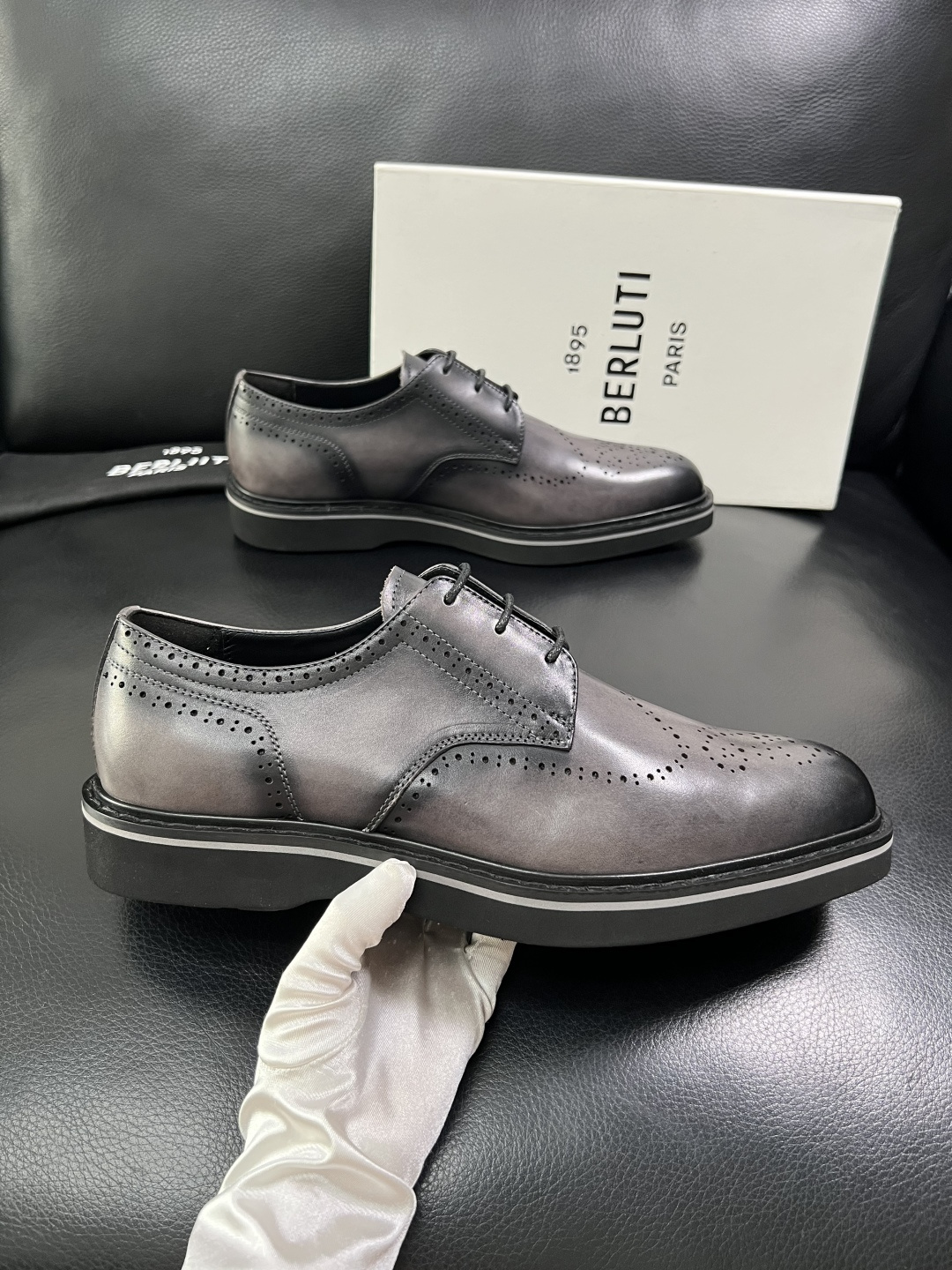 Berluti  顶级代购  布鲁提 专柜同步发售原厂配置，意大利进口牛皮面料，全进口水染牛皮里垫，鞋底
